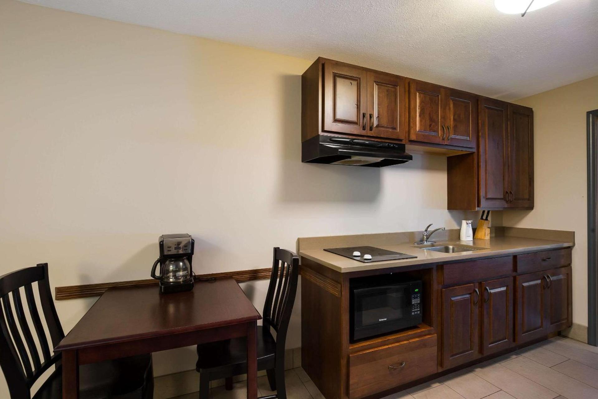 Country Inn & Suites by Radisson, Marion, IL photo 34