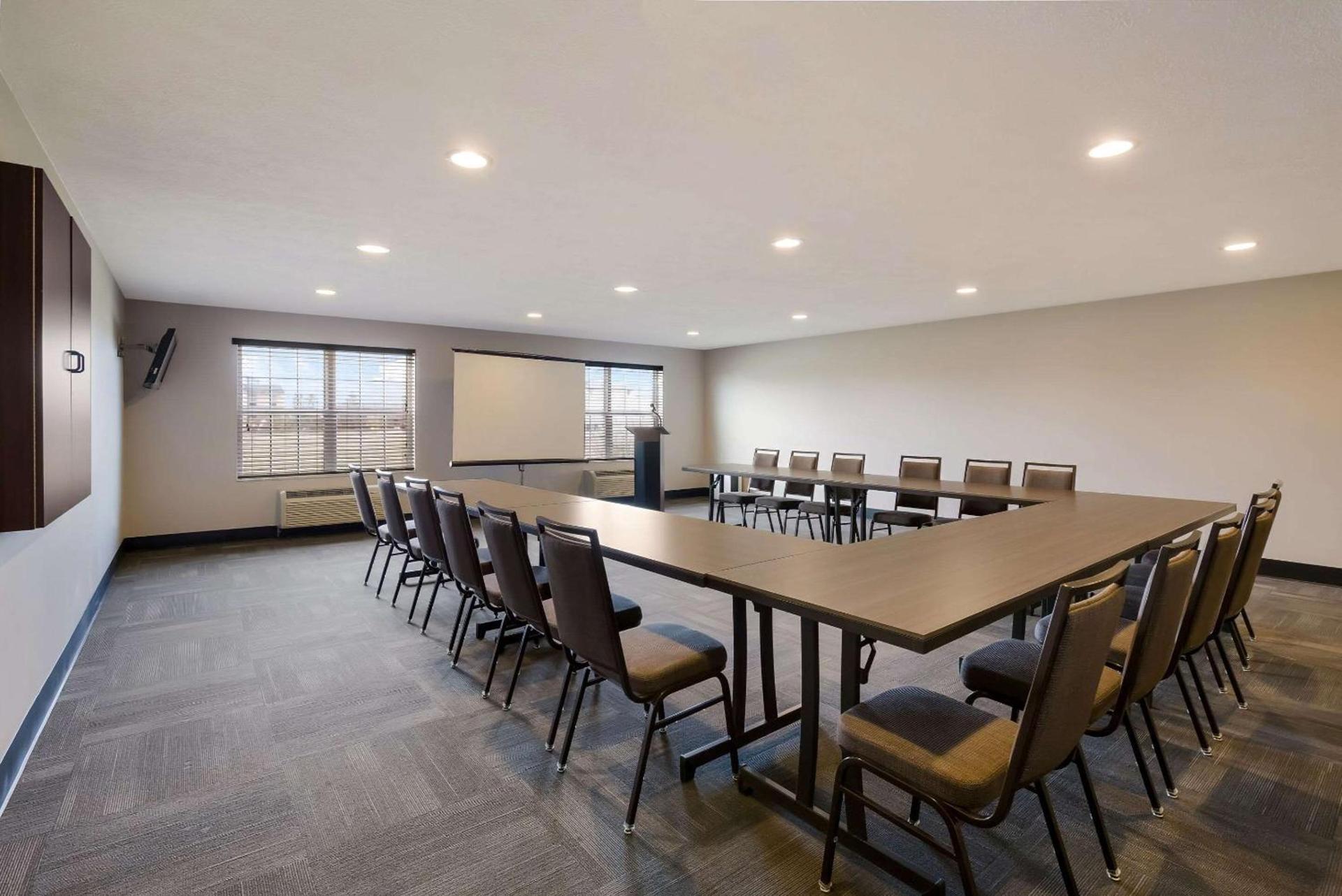 Country Inn & Suites by Radisson, Marion, IL photo 44