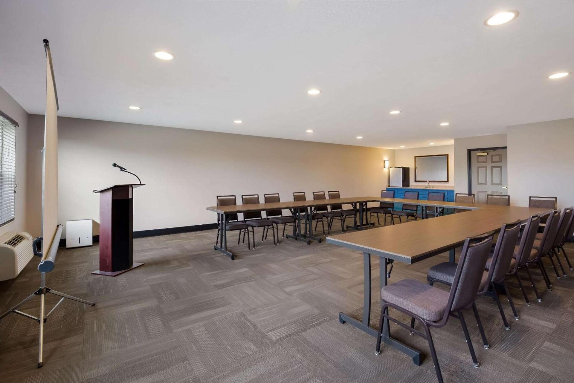 Country Inn & Suites by Radisson, Marion, IL photo 45