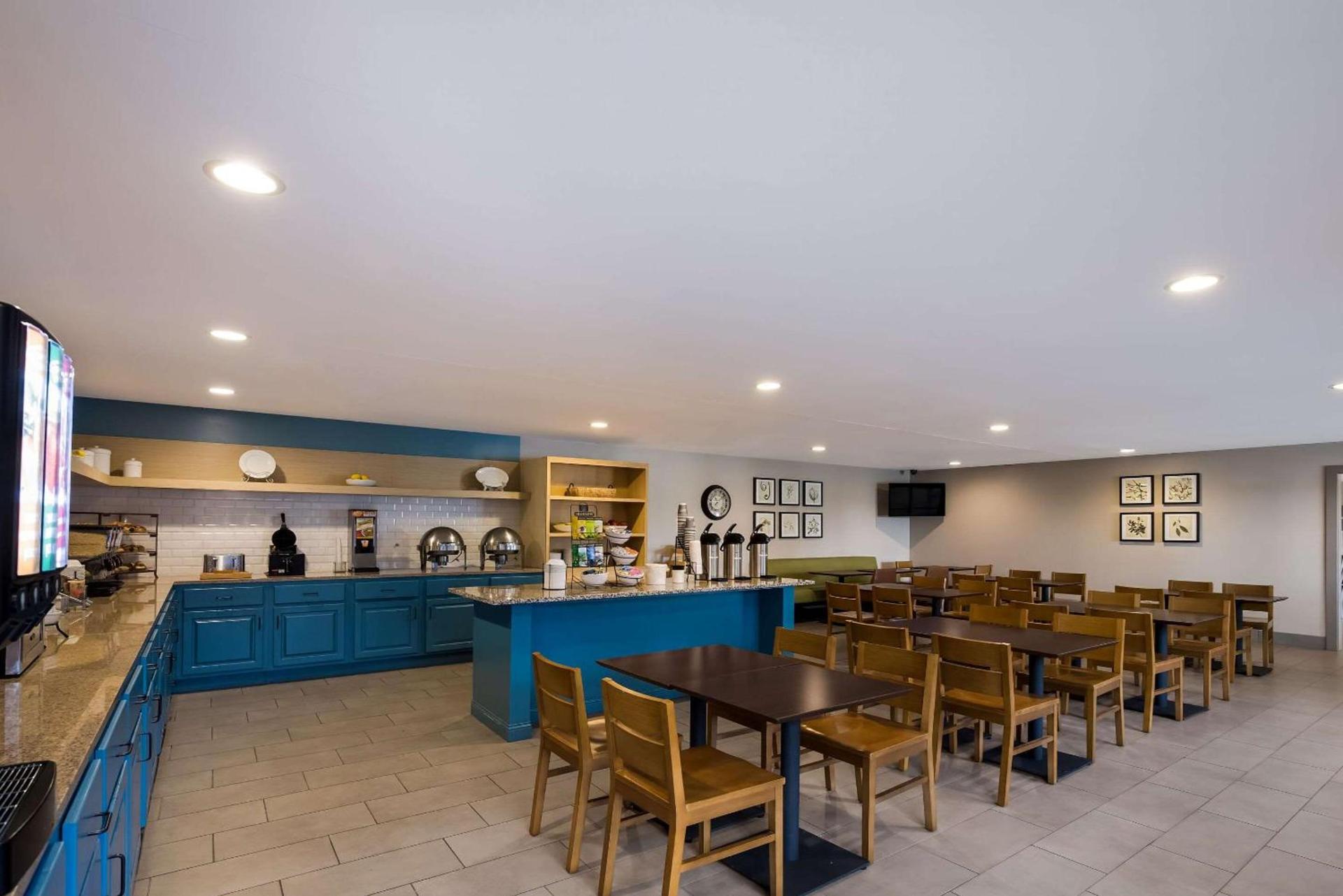 Country Inn & Suites by Radisson, Marion, IL photo 48