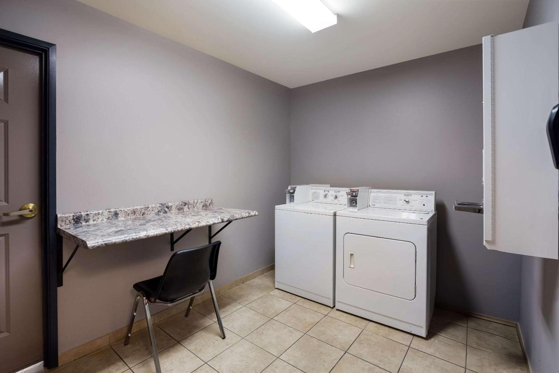 Country Inn & Suites by Radisson, Marion, IL photo 50