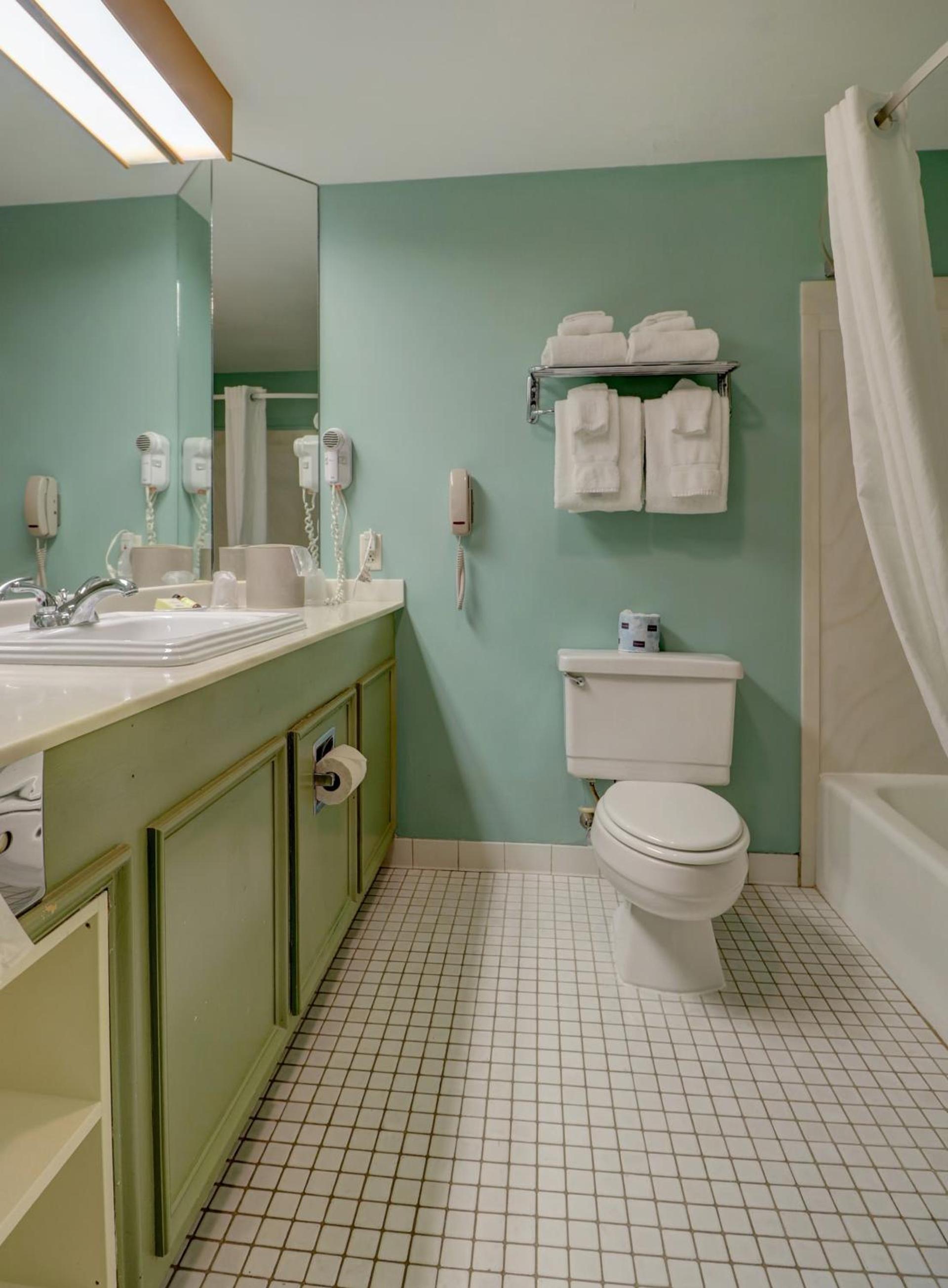 Senator Inn & Spa photo 52
