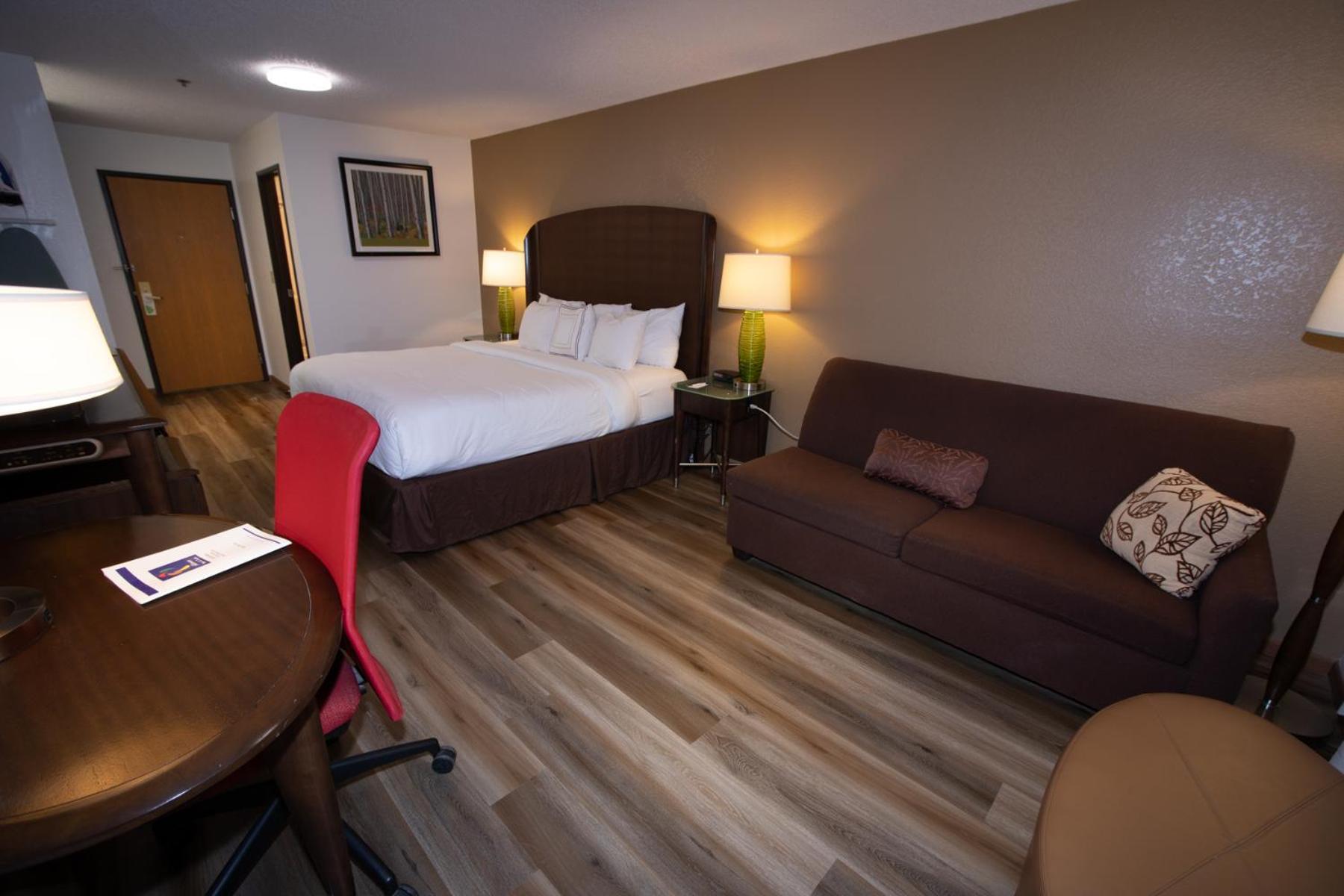 Alliance Hotel & Suites, a Howard Johnson by Wyndham photo 10