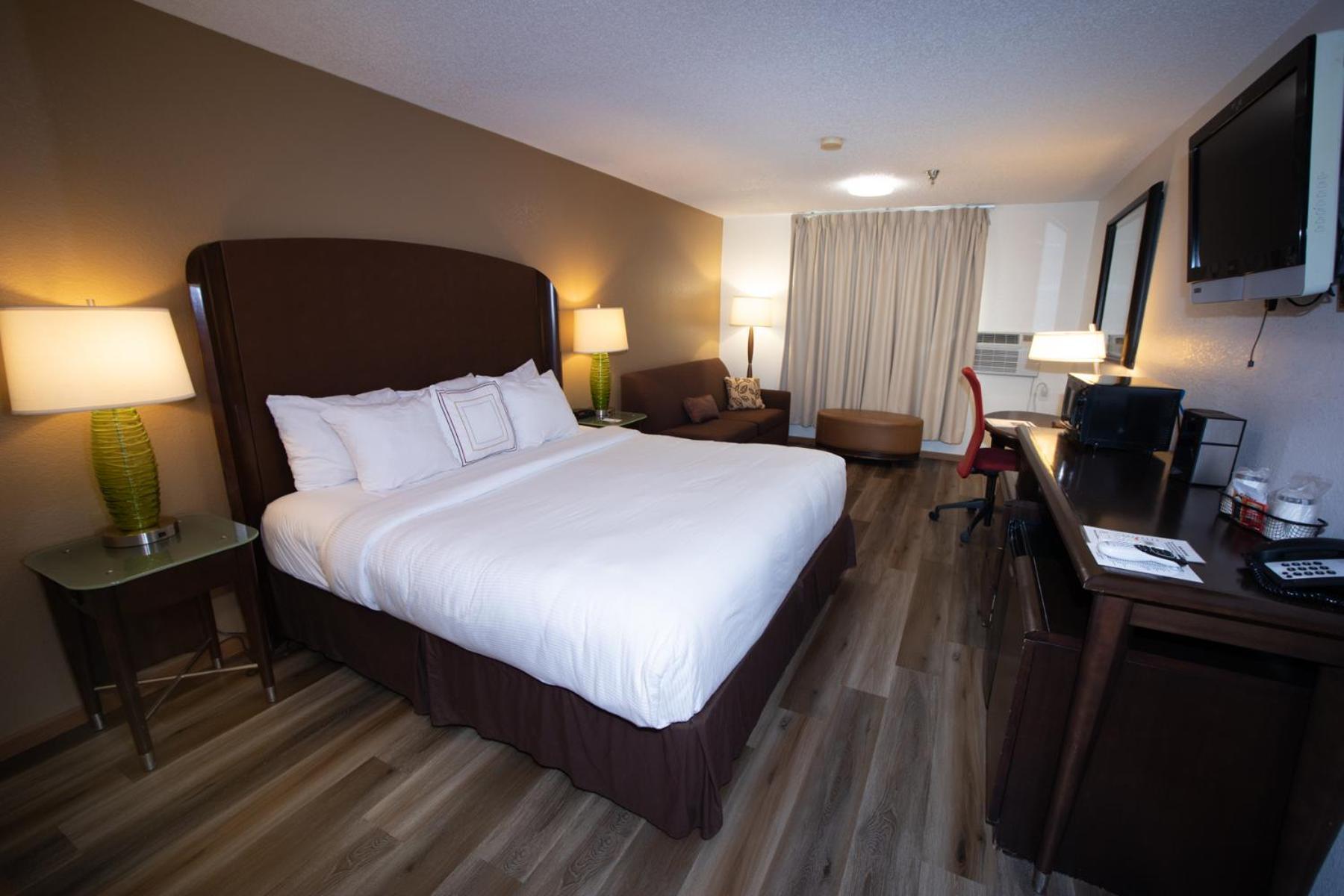 Alliance Hotel & Suites, a Howard Johnson by Wyndham photo 17