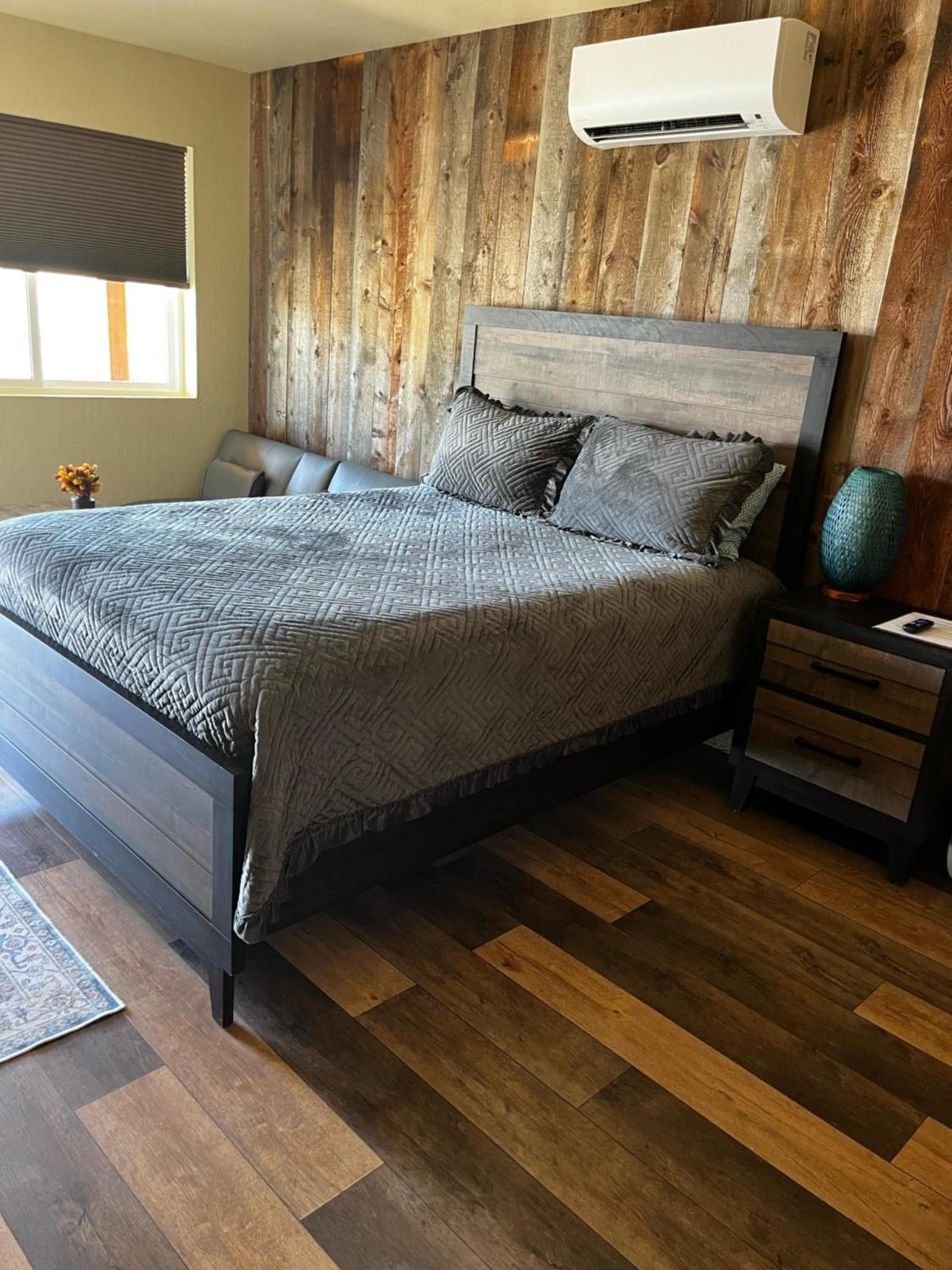Rhodopa Lodge at Yellowstone photo 5