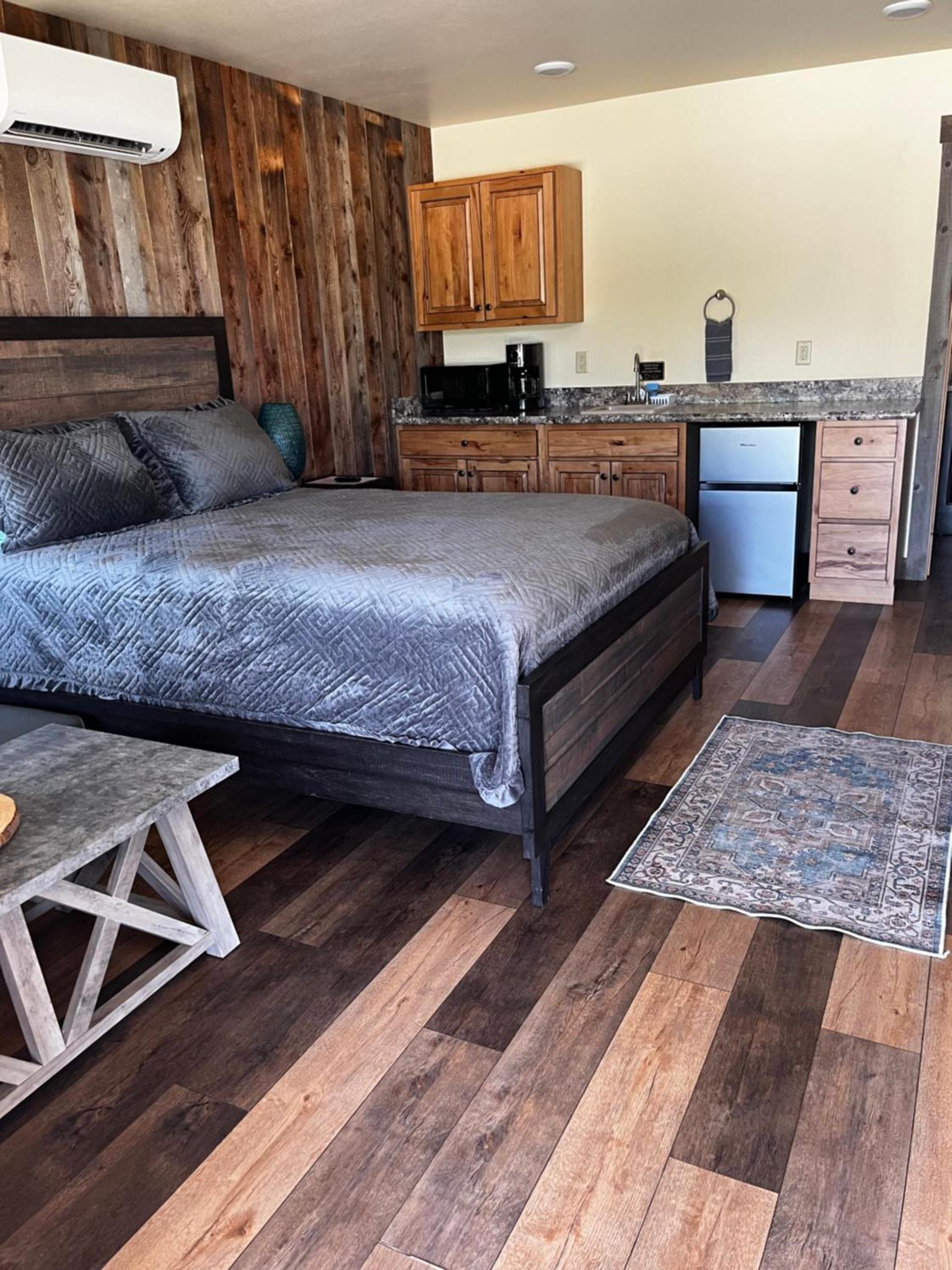 Rhodopa Lodge at Yellowstone photo 6
