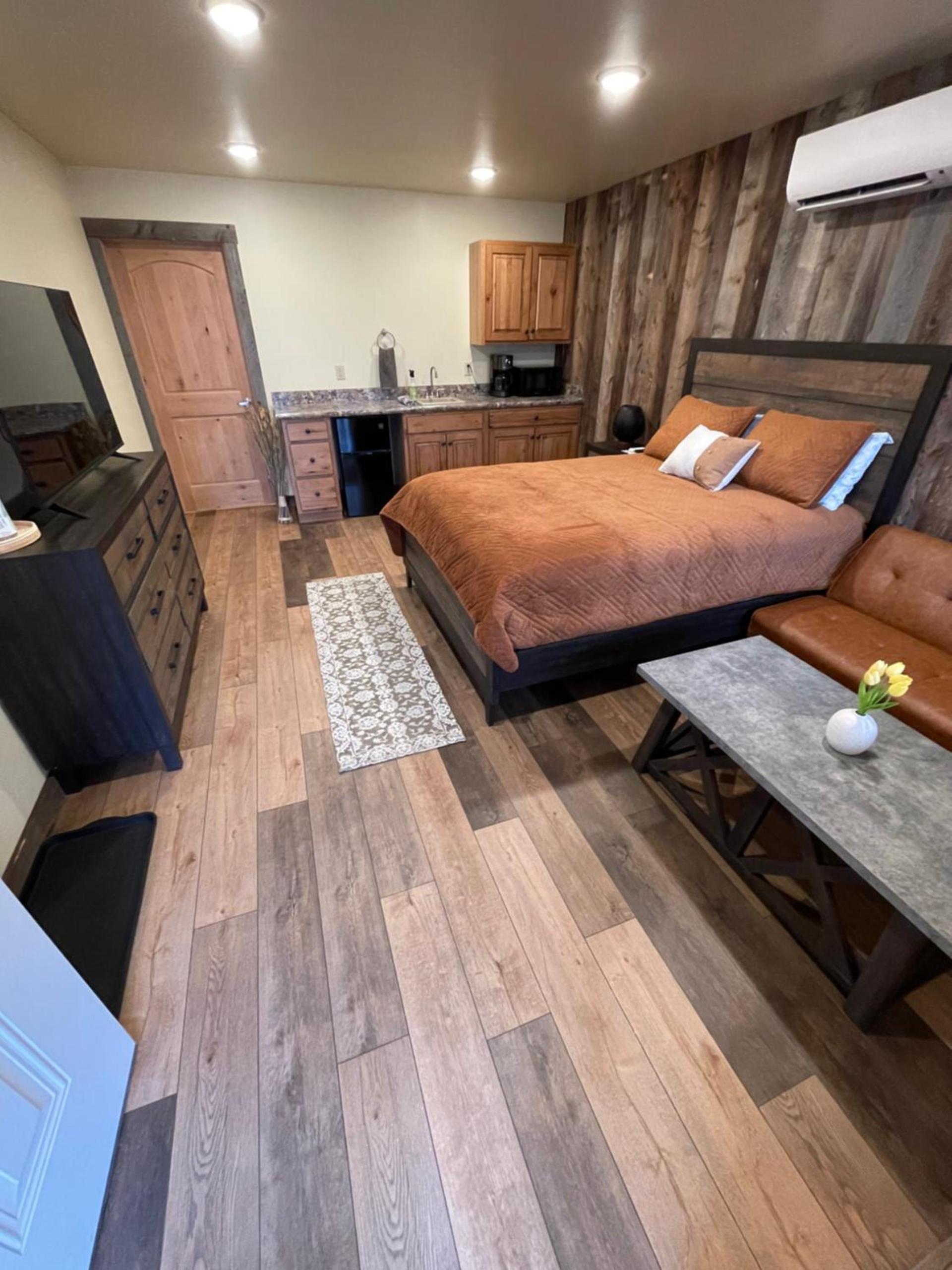 Rhodopa Lodge at Yellowstone photo 16