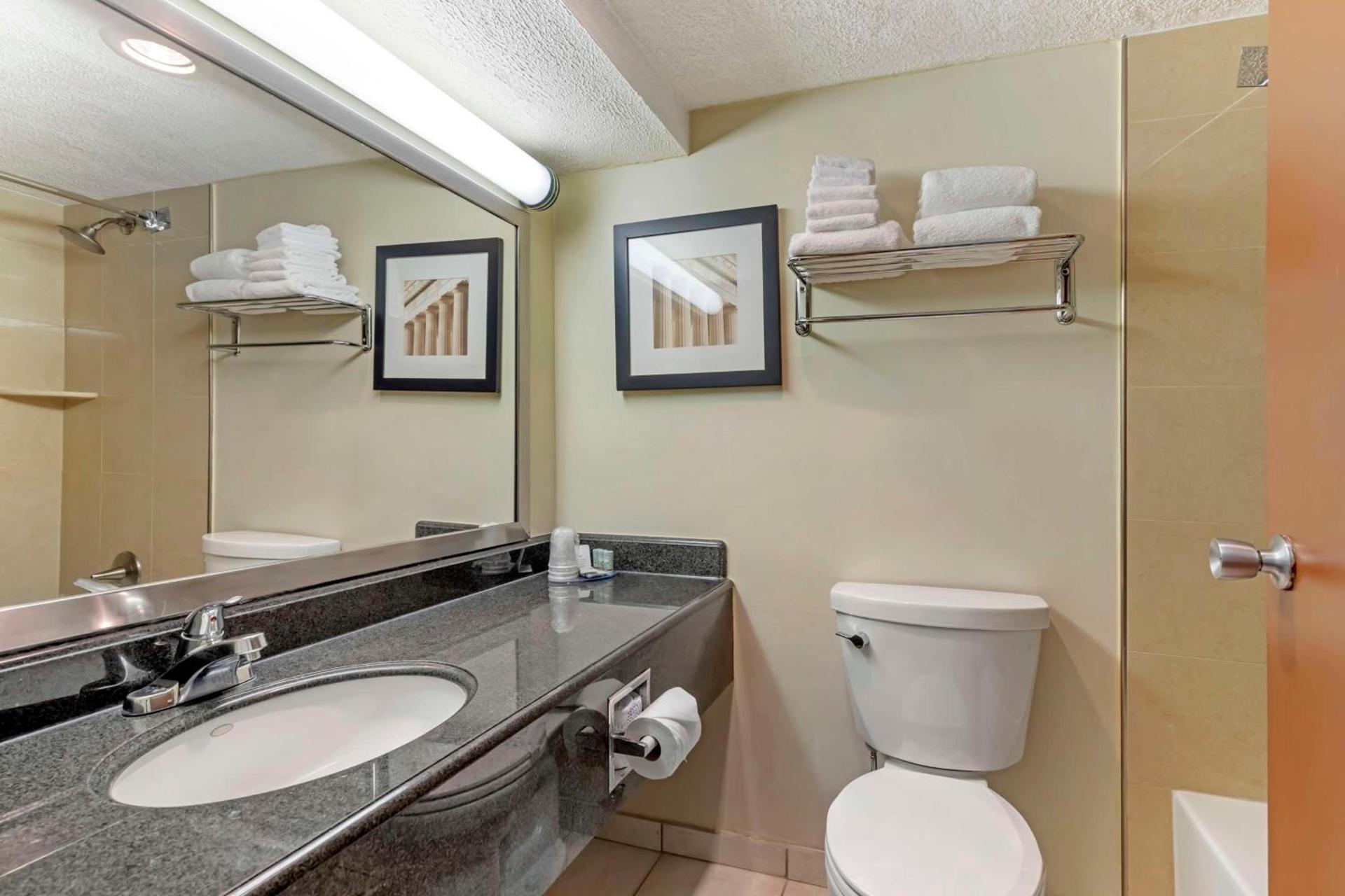 Best Western Capital Beltway Washington DC photo 23