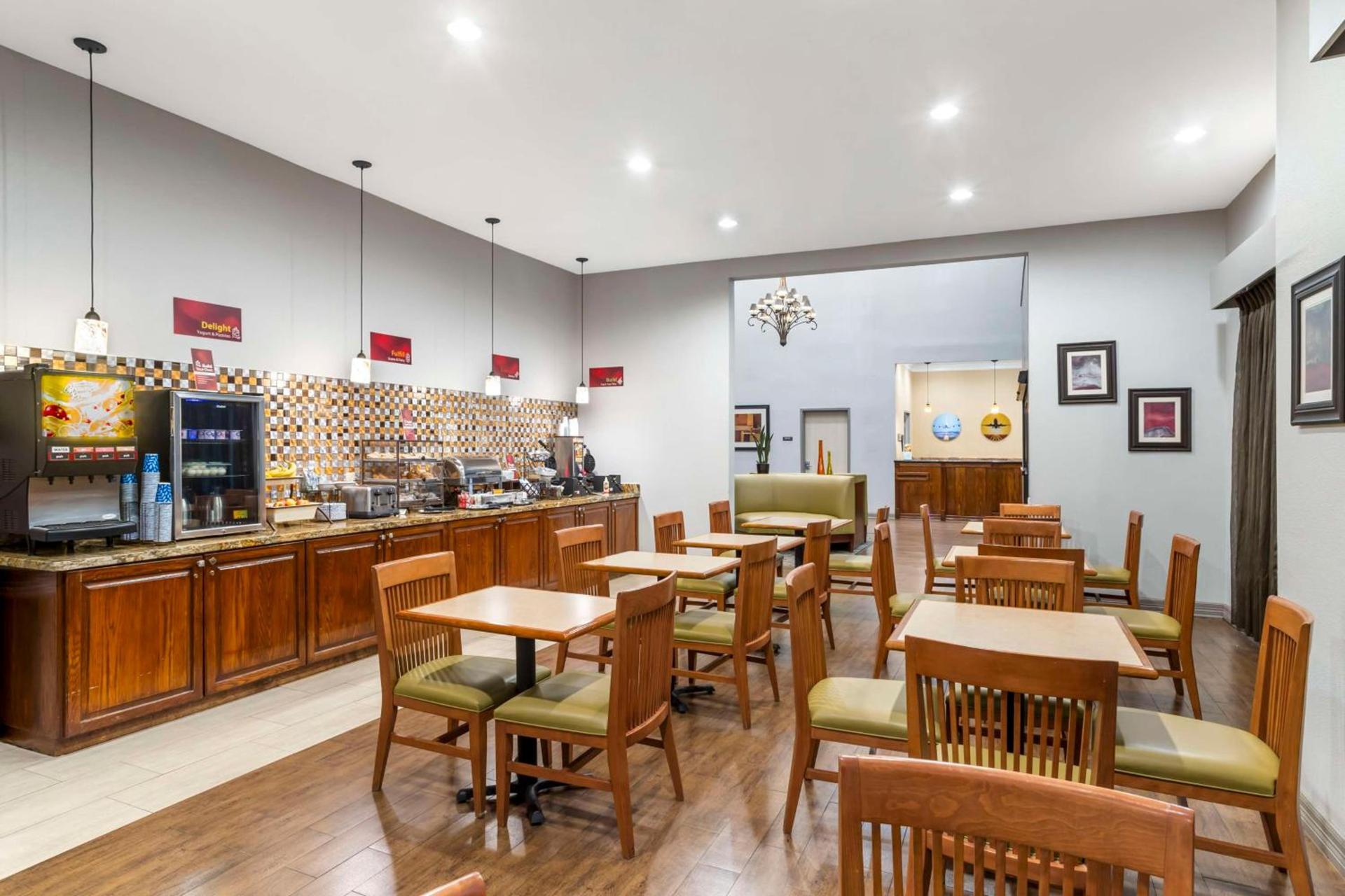 Best Western Plus Hobby Airport Inn & Suites photo 29