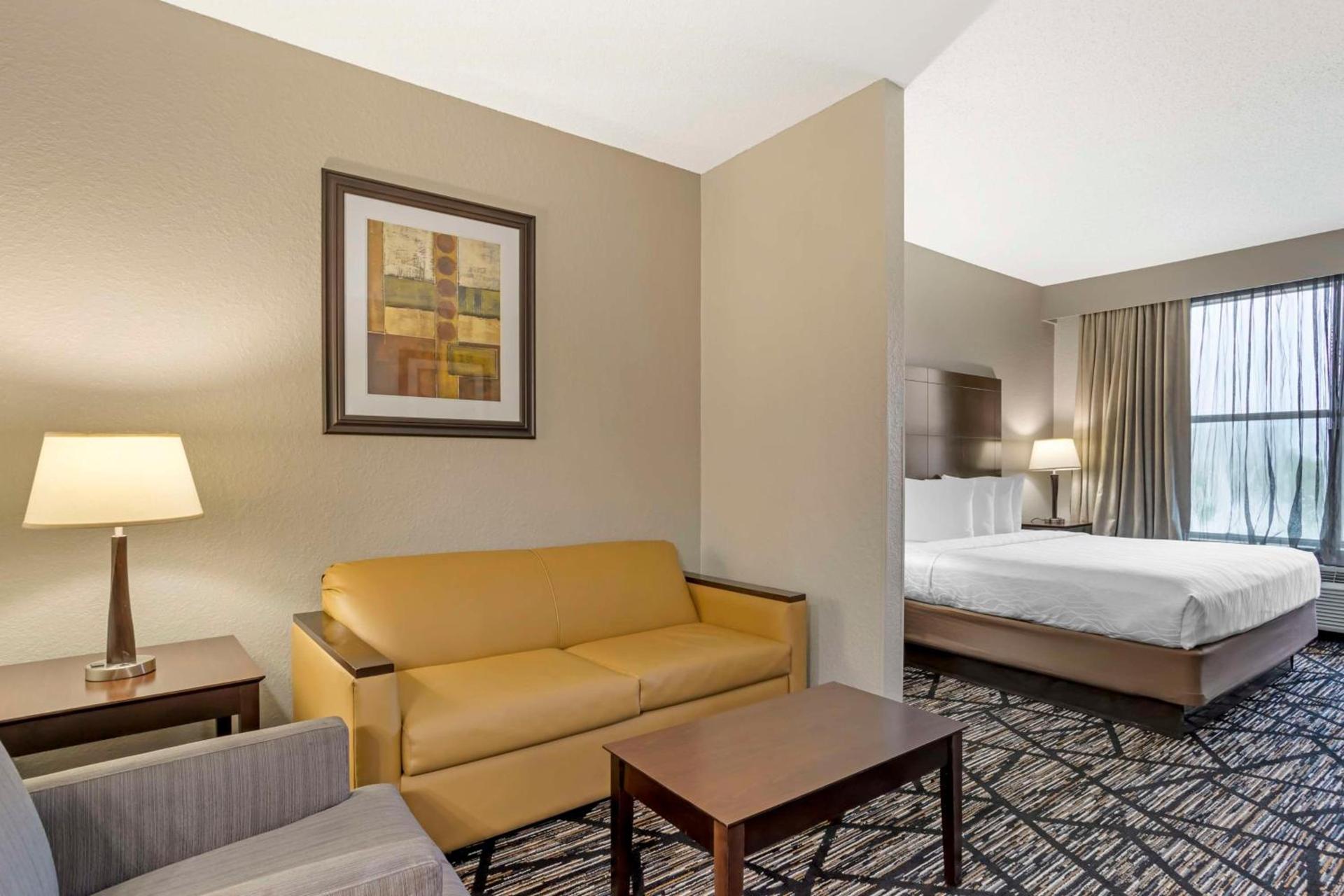 Best Western Plus Hobby Airport Inn & Suites photo 3