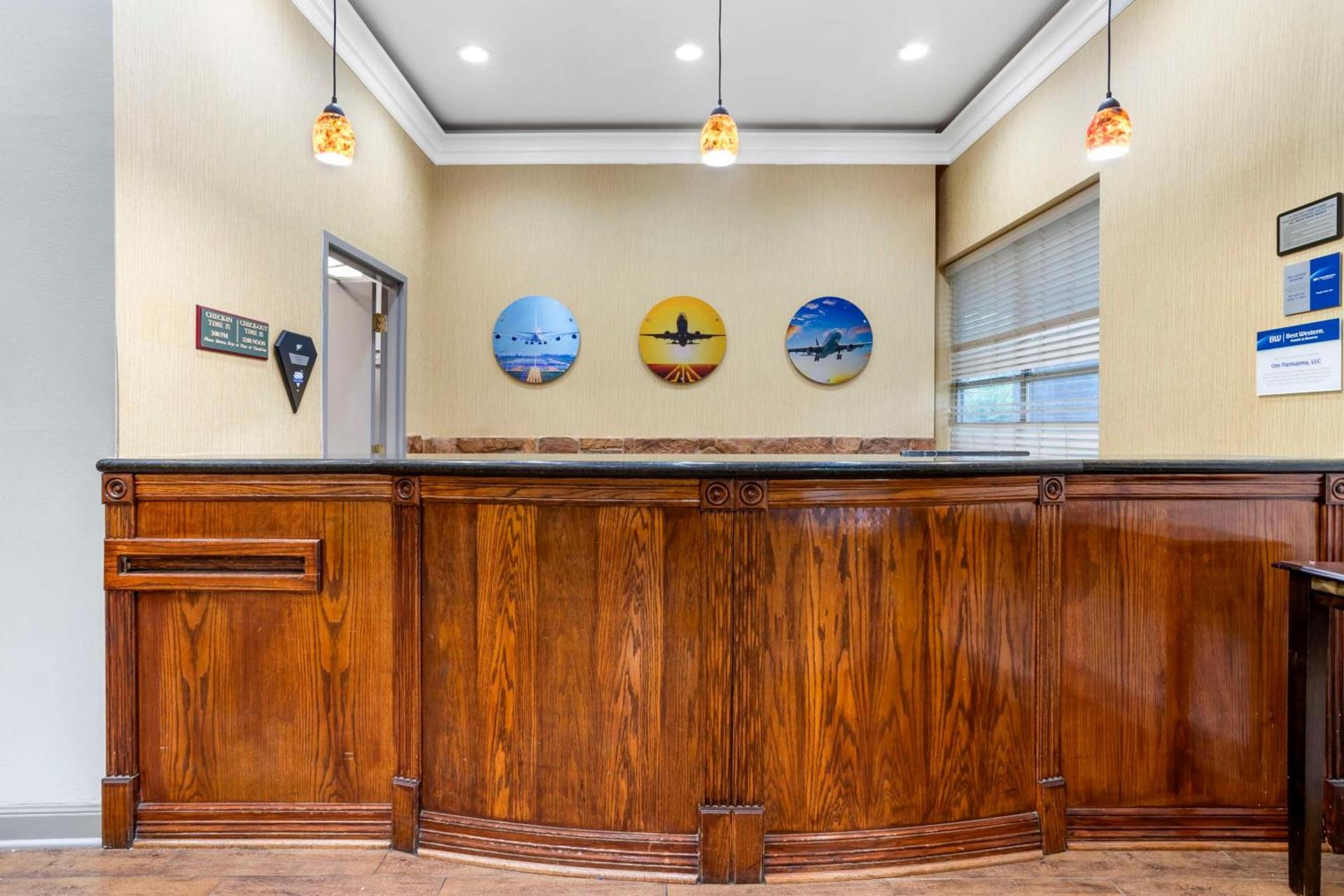 Best Western Plus Hobby Airport Inn & Suites photo 6