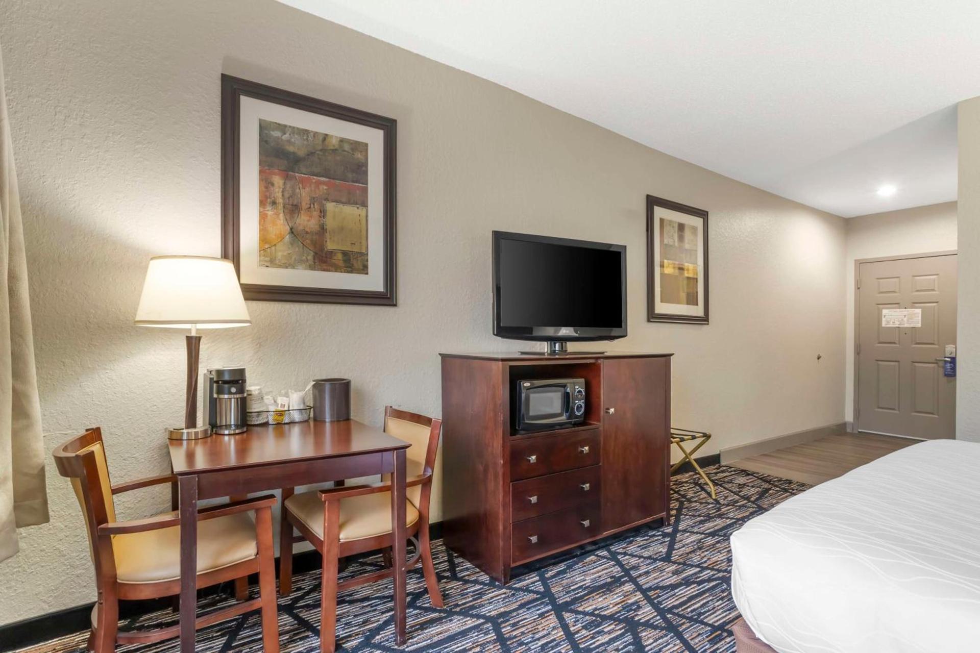 Best Western Plus Hobby Airport Inn & Suites photo 20