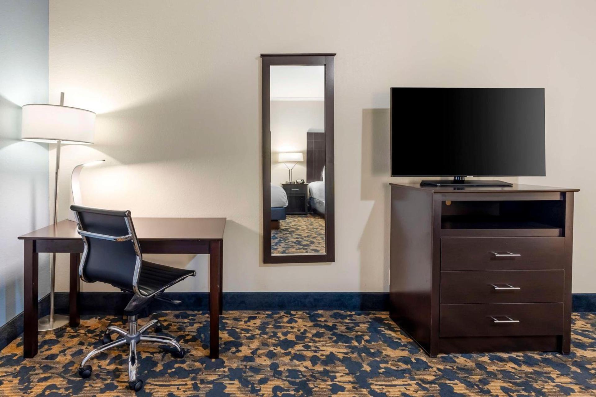 Best Western Brentwood photo 16
