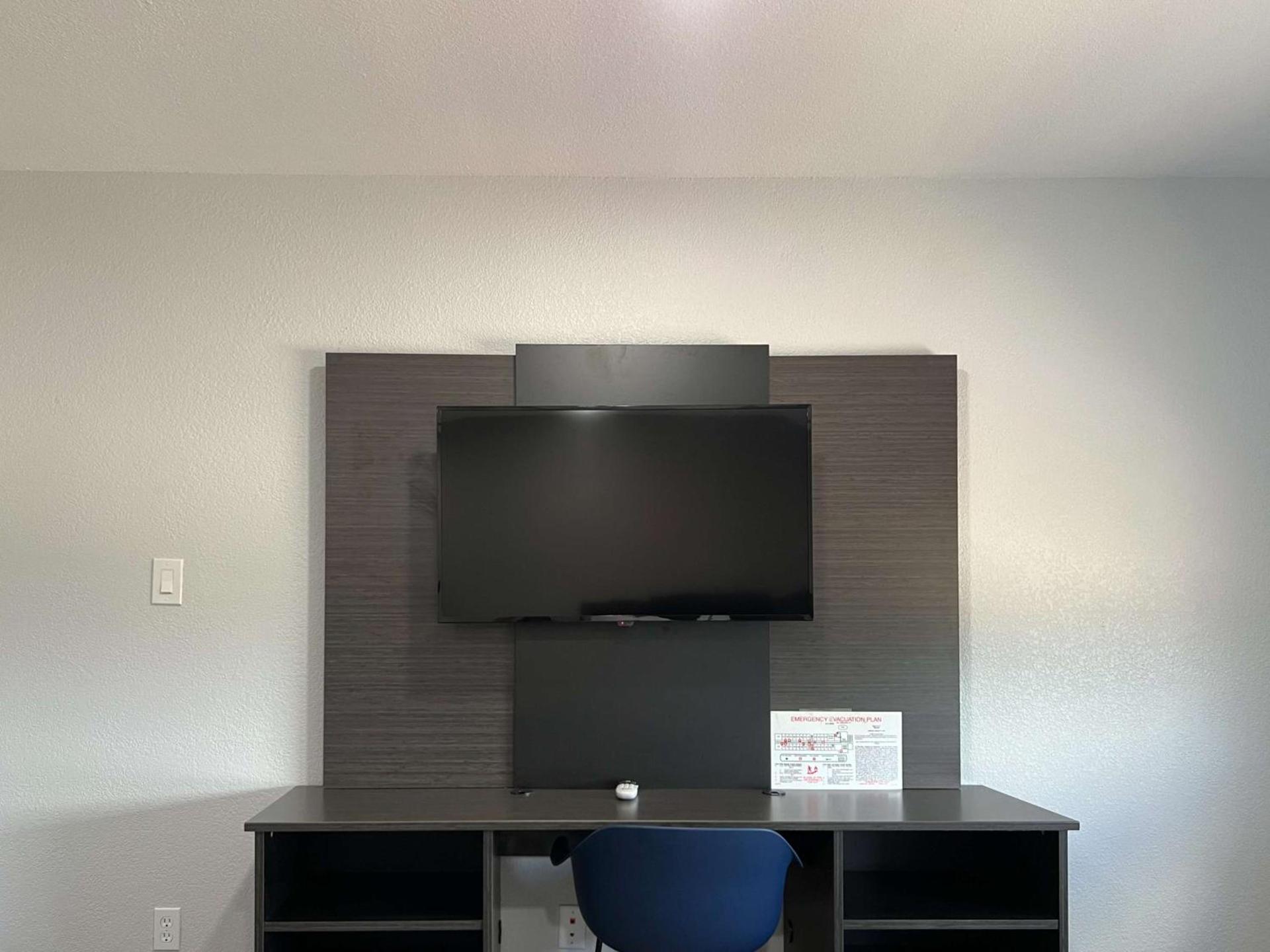 Motel 6-Brenham, TX photo 15