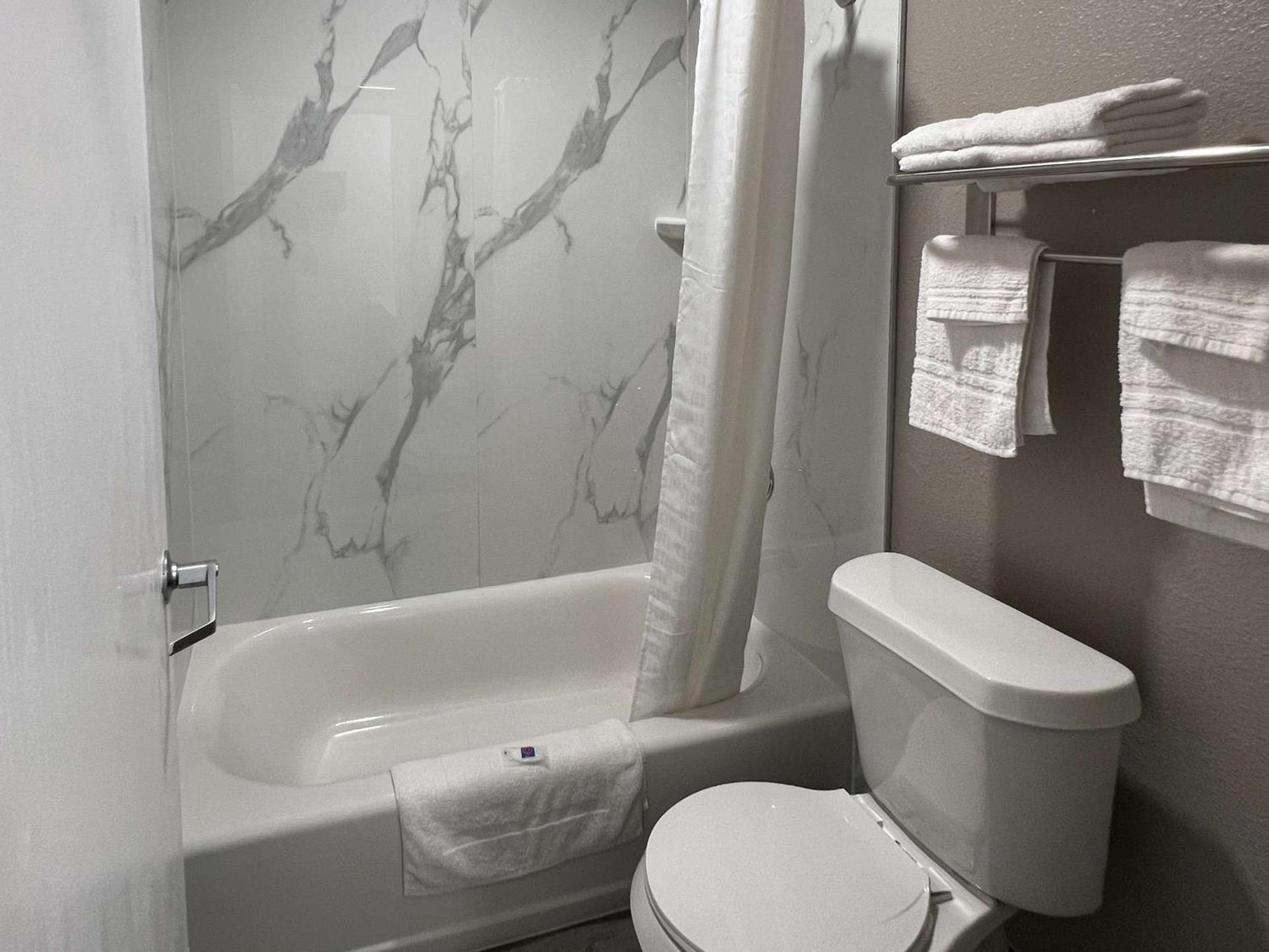 Motel 6-Brenham, TX photo 23