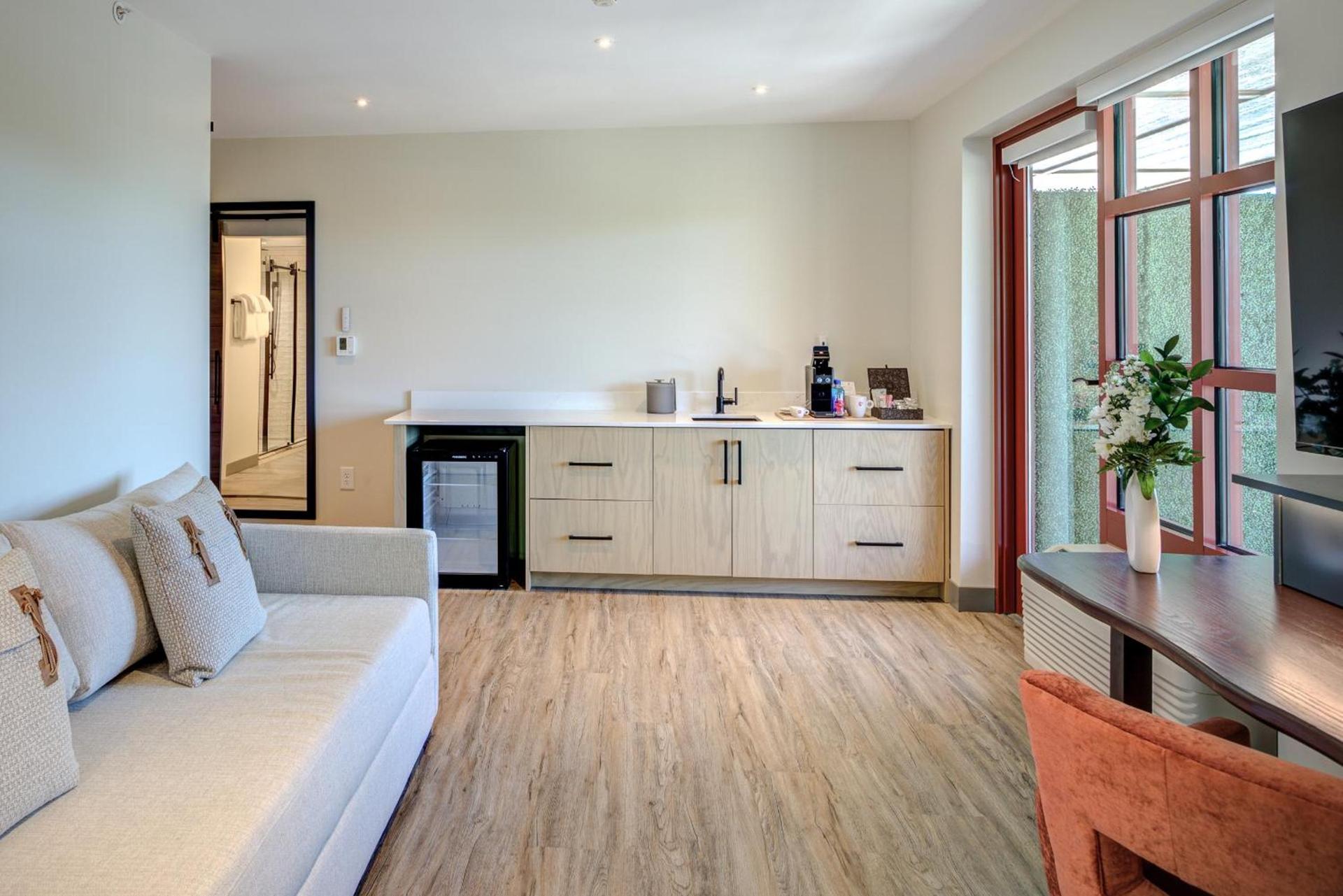 The Embers Hotel photo 99