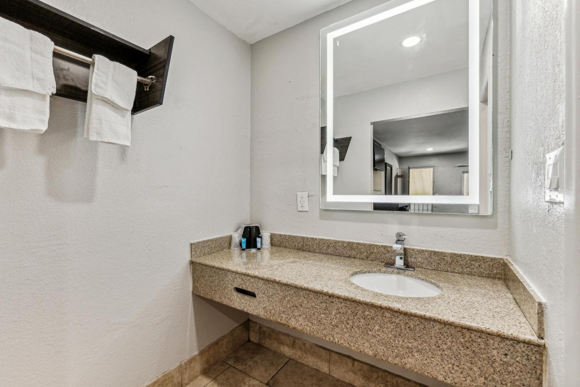 Knights Inn Antioch photo 26