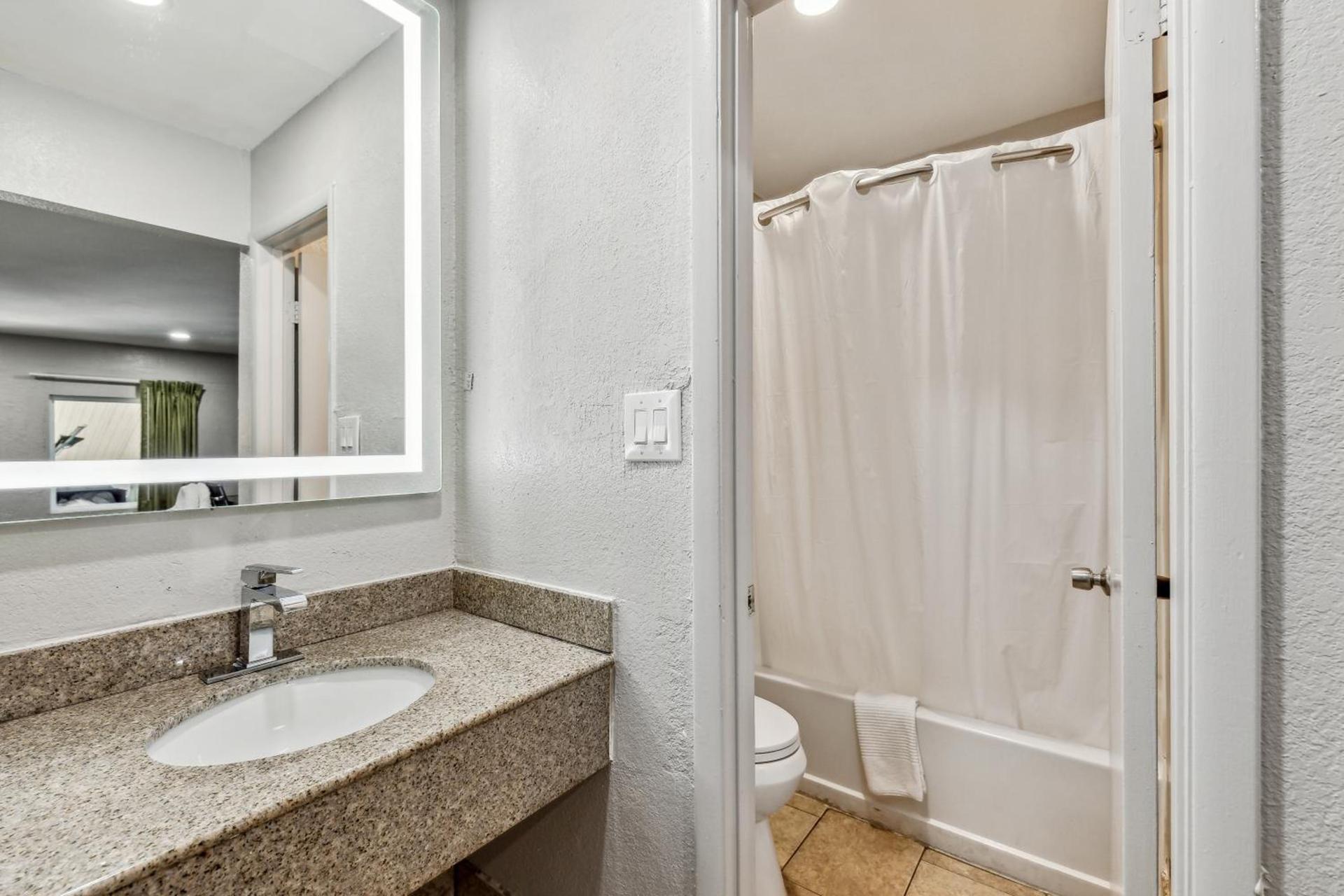 Knights Inn Antioch photo 27