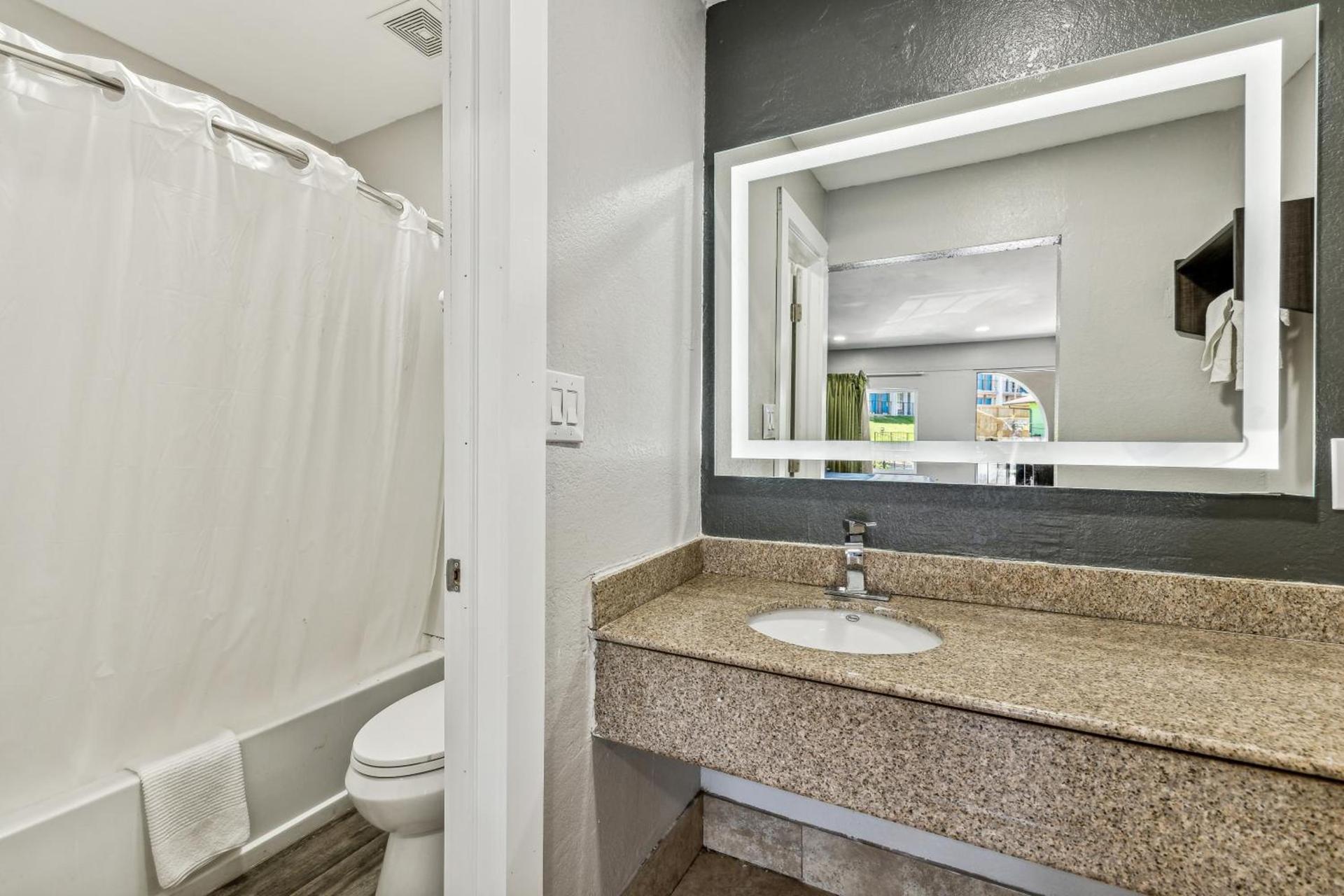 Knights Inn Antioch photo 15
