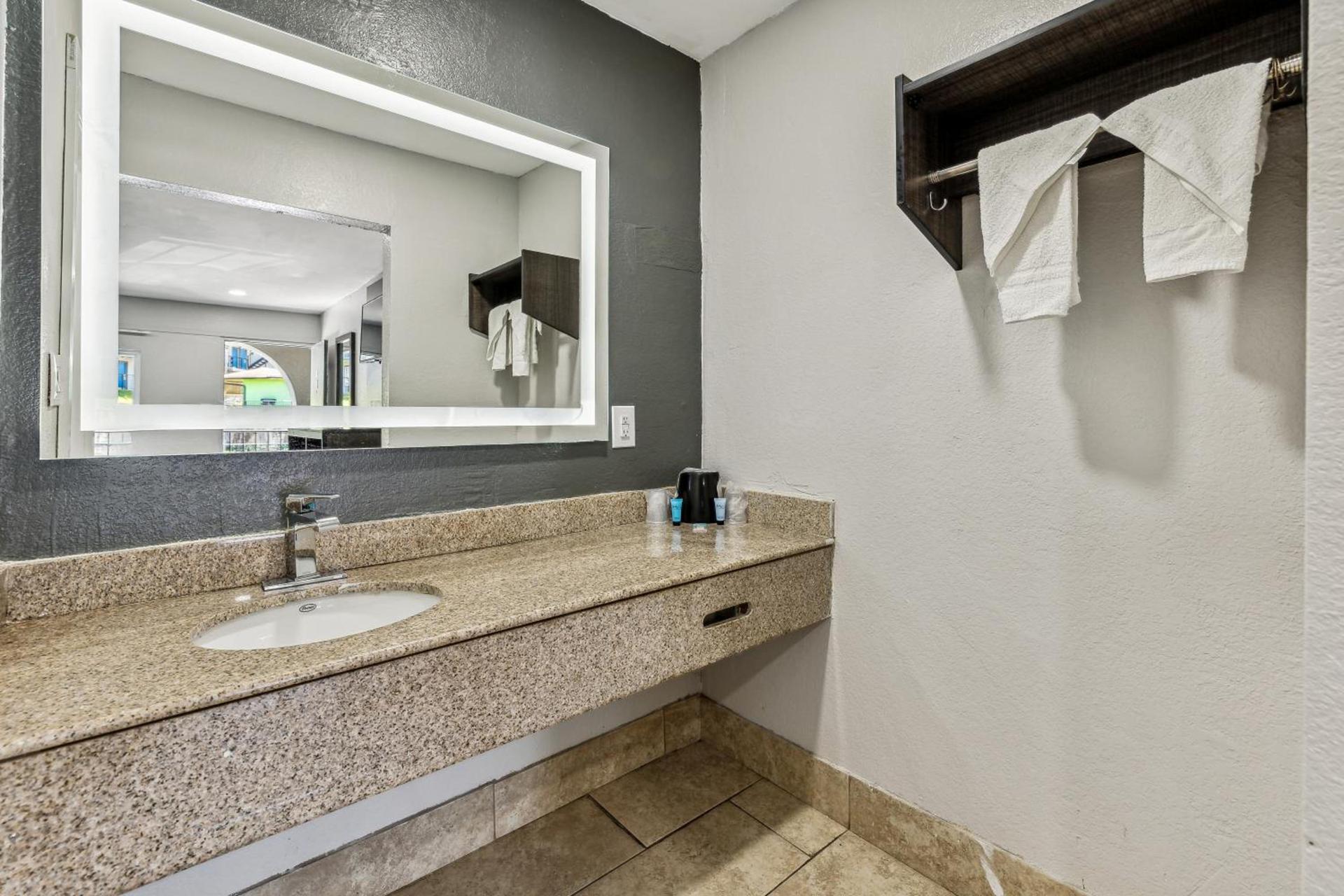 Knights Inn Antioch photo 16