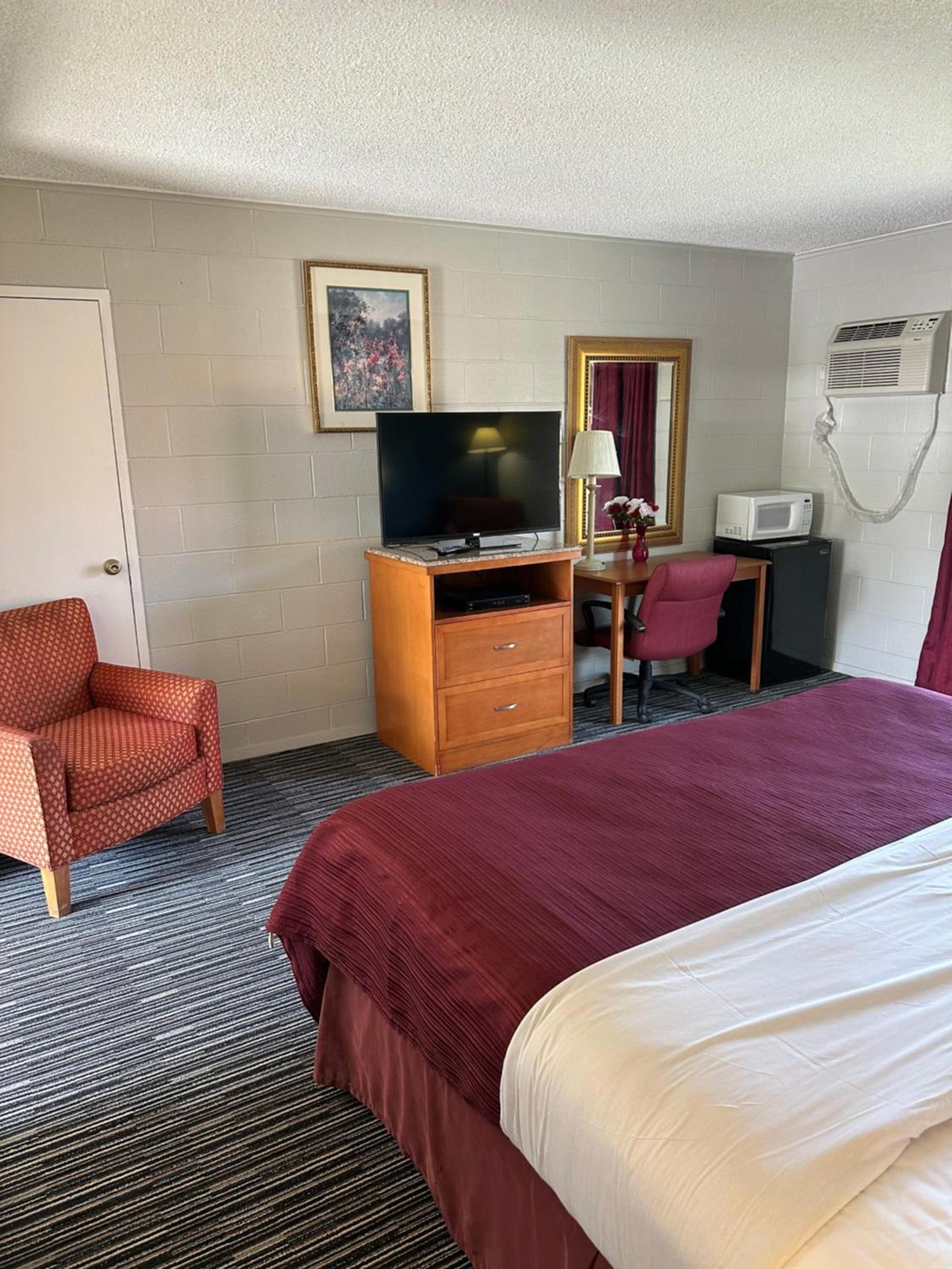 Relax Inn Yreka photo 7