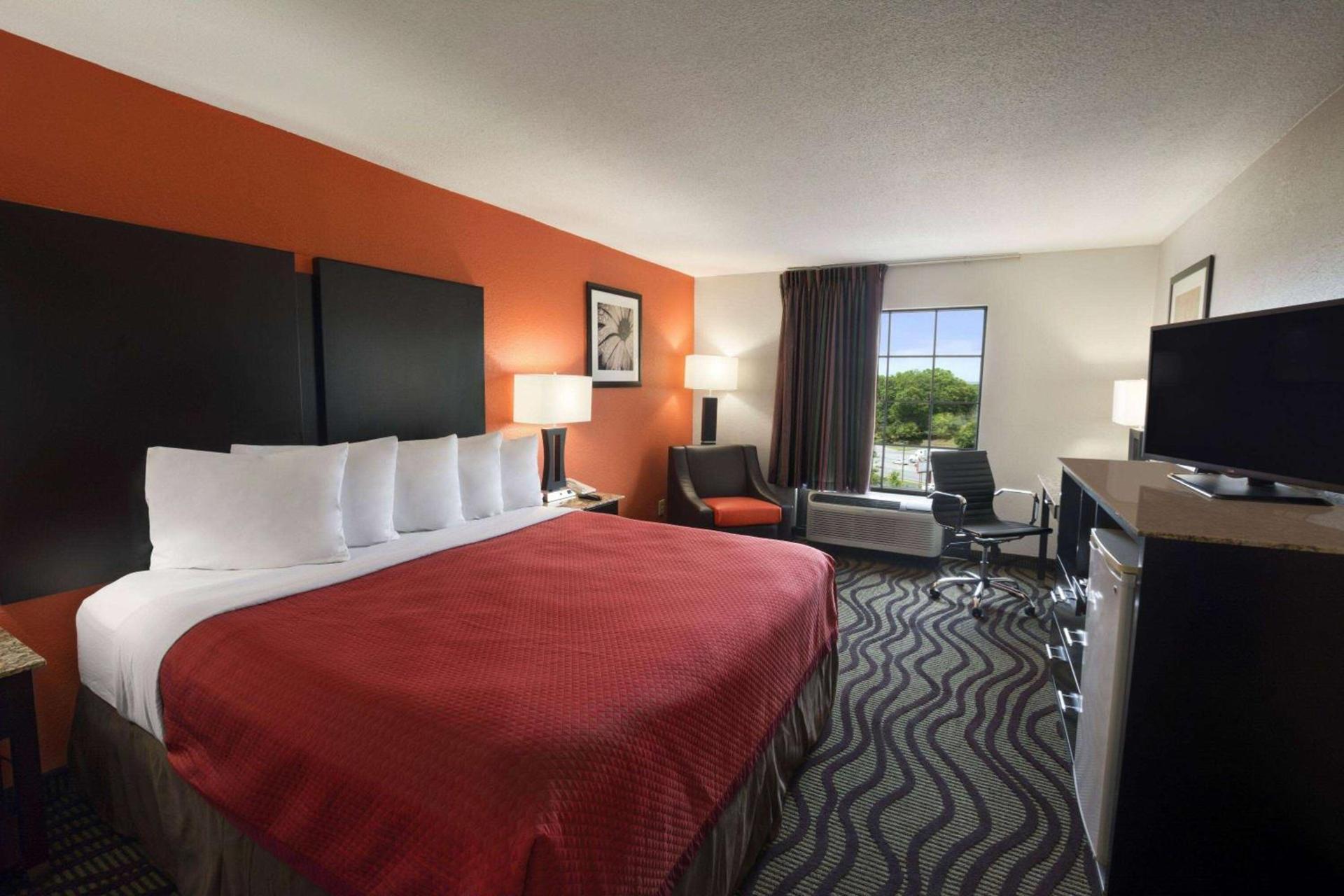Days Inn by Wyndham Rome Downtown photo 7