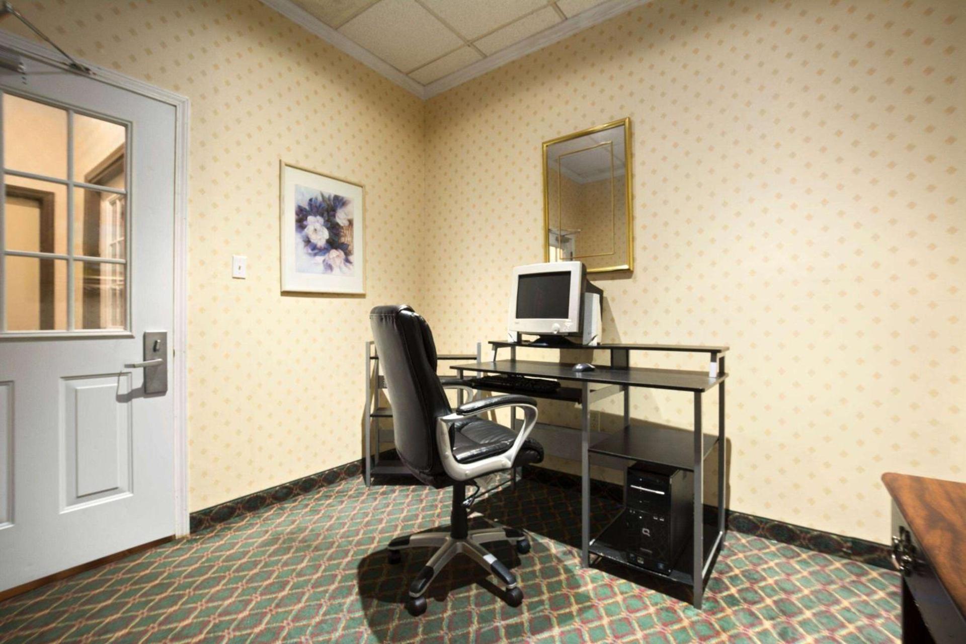 Days Inn by Wyndham Rome Downtown photo 10