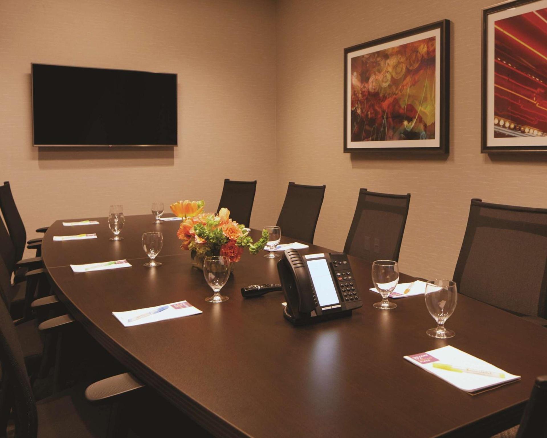 Hyatt Place Las Vegas at Silverton Village photo 10