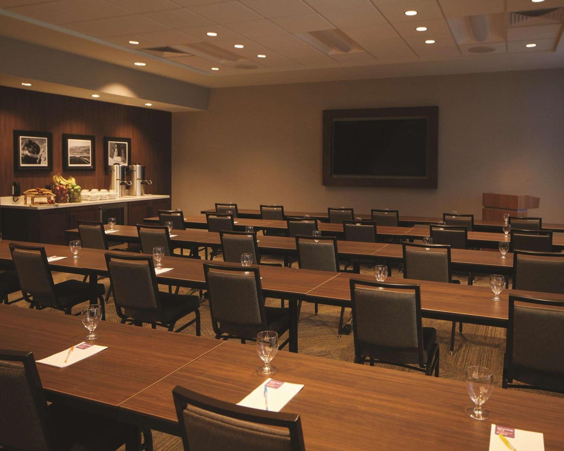 Hyatt Place Las Vegas at Silverton Village photo 16