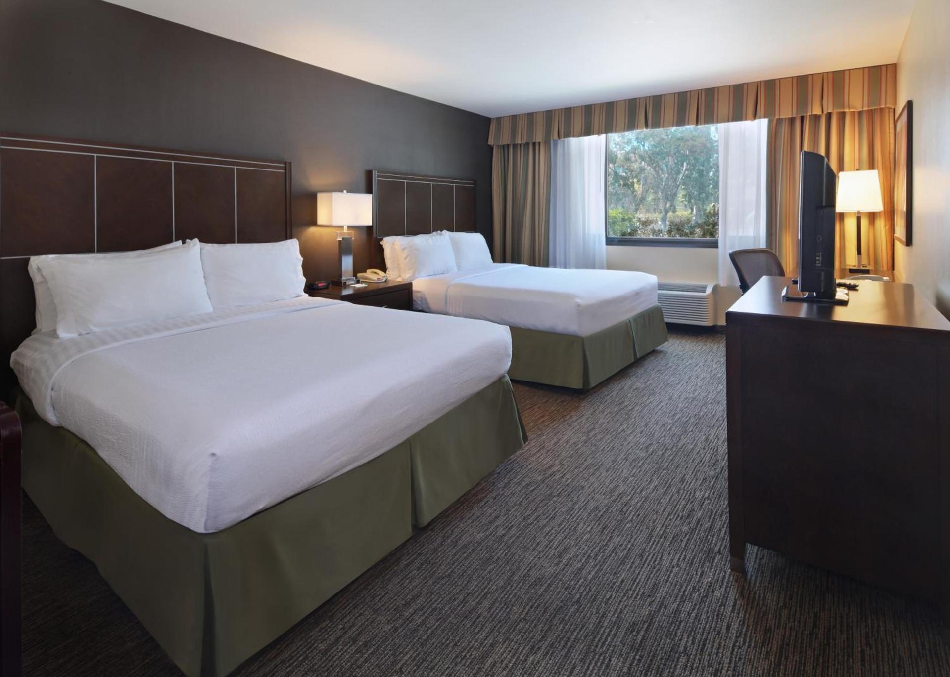 Holiday Inn Hotel & Suites Anaheim by IHG photo 4