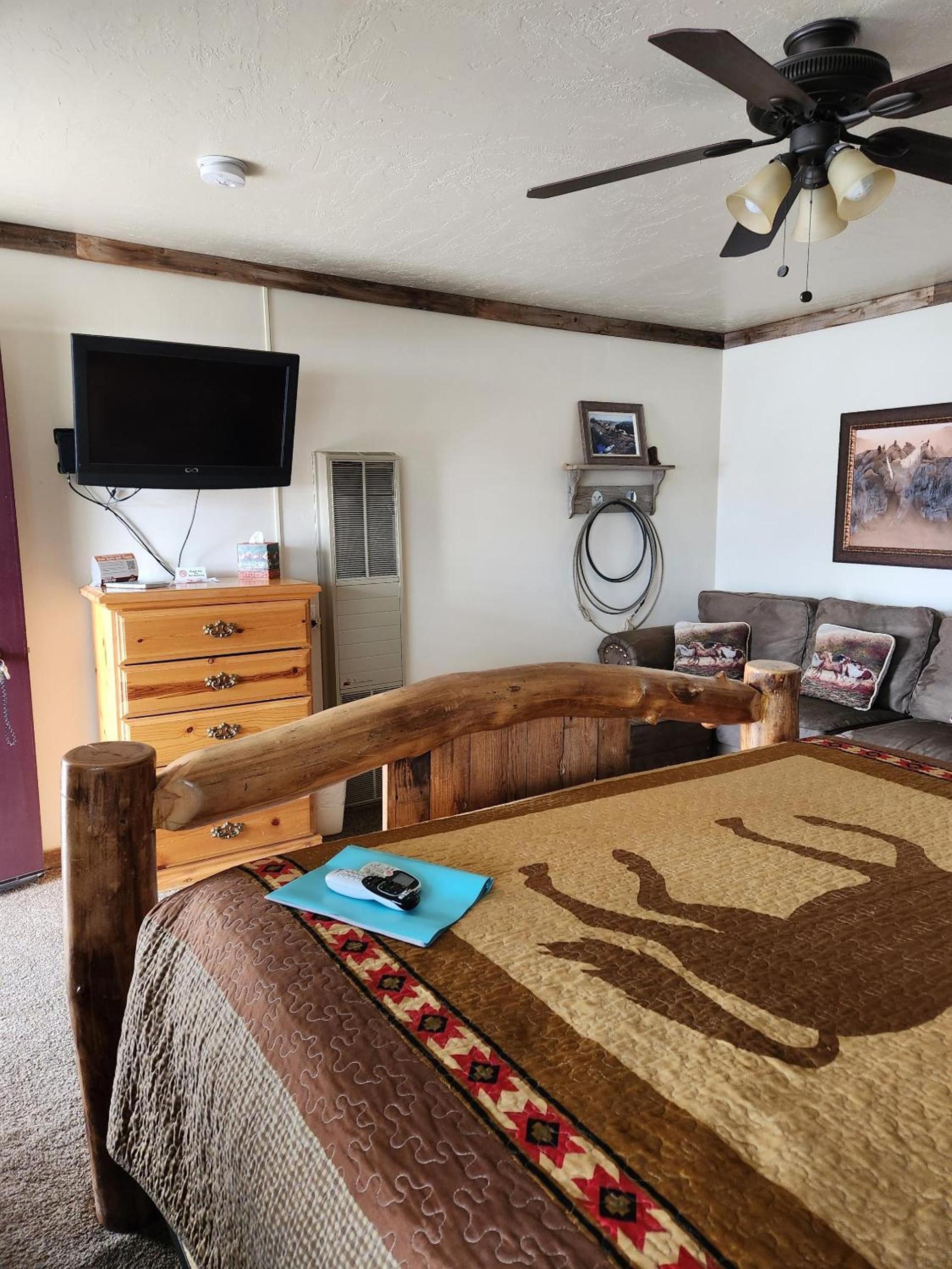 Cowboy Country Inn photo 6