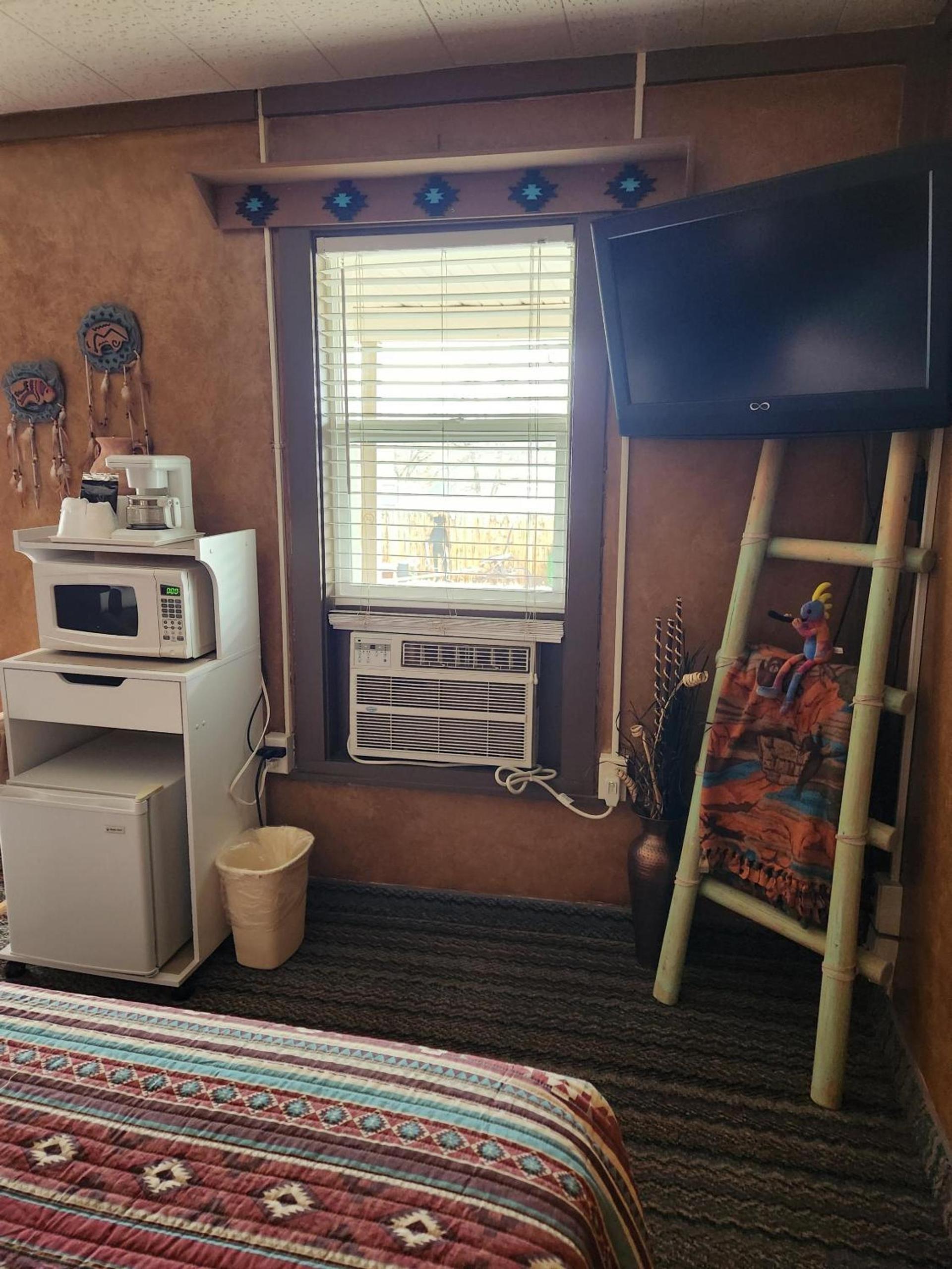 Cowboy Country Inn photo 8