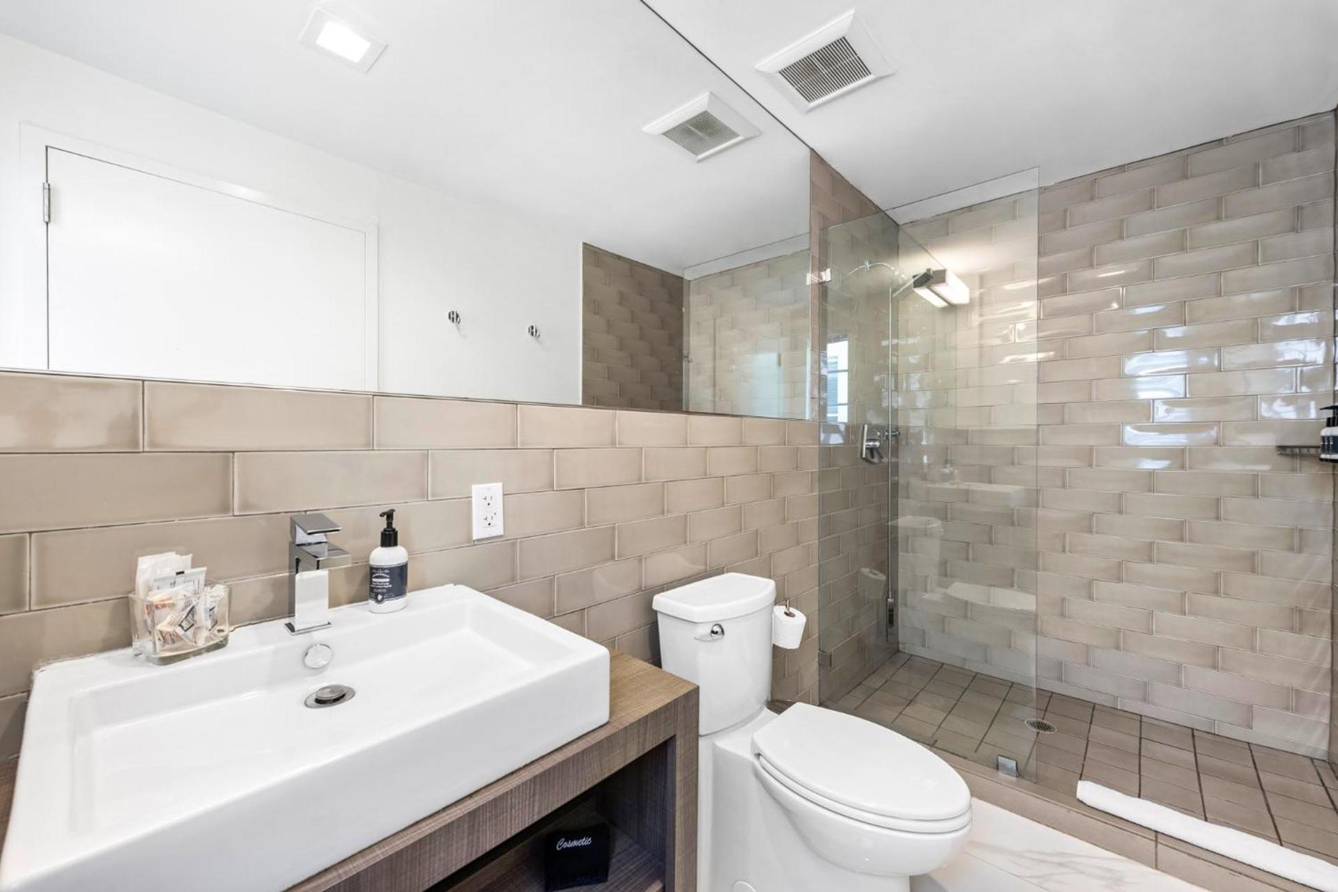 Luxuri Suites photo 9