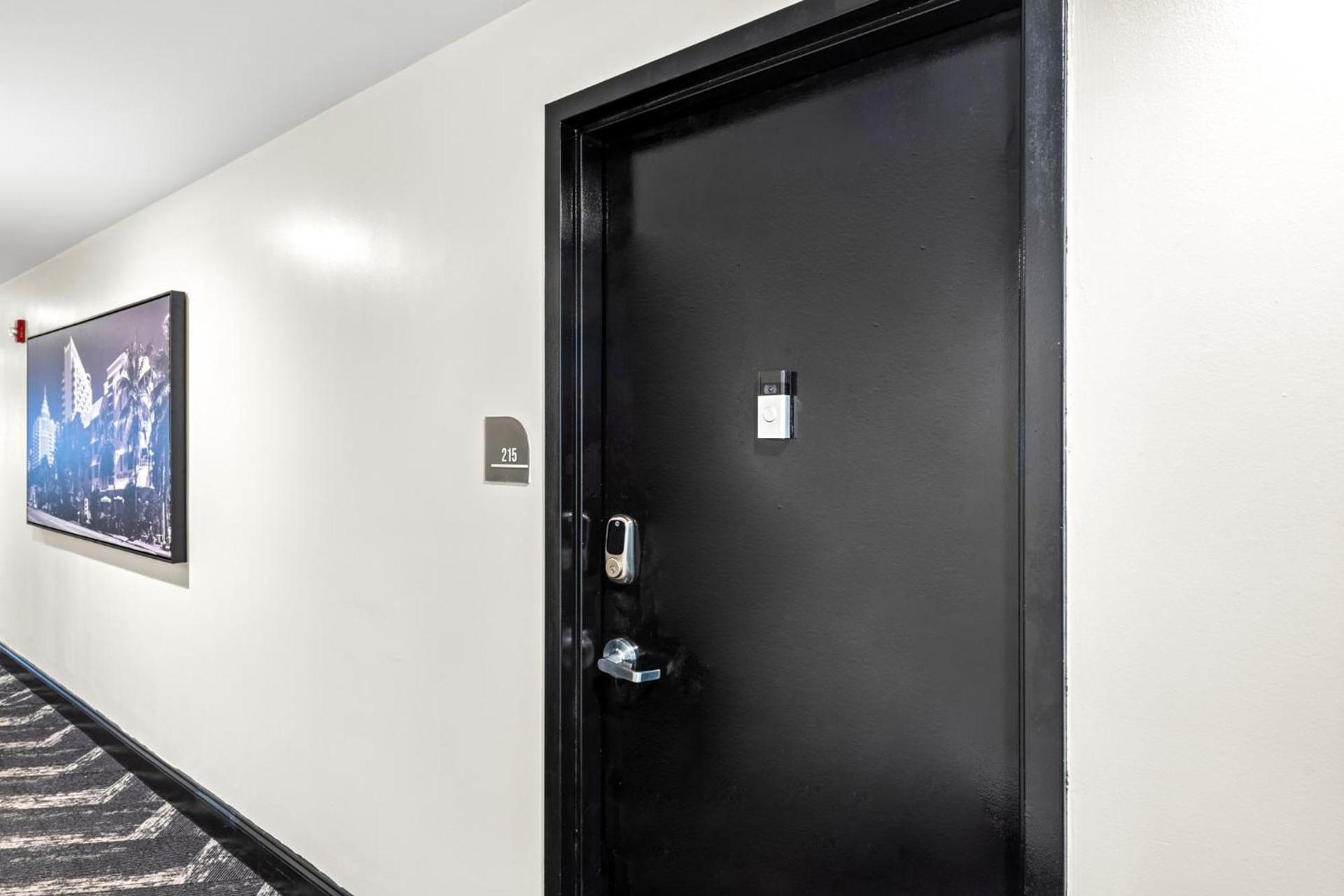 Luxuri Suites photo 28