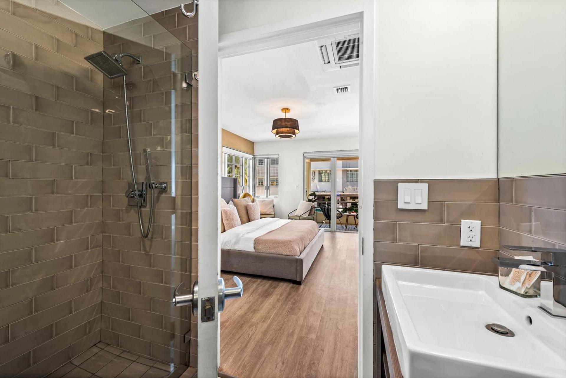 Luxuri Suites photo 32