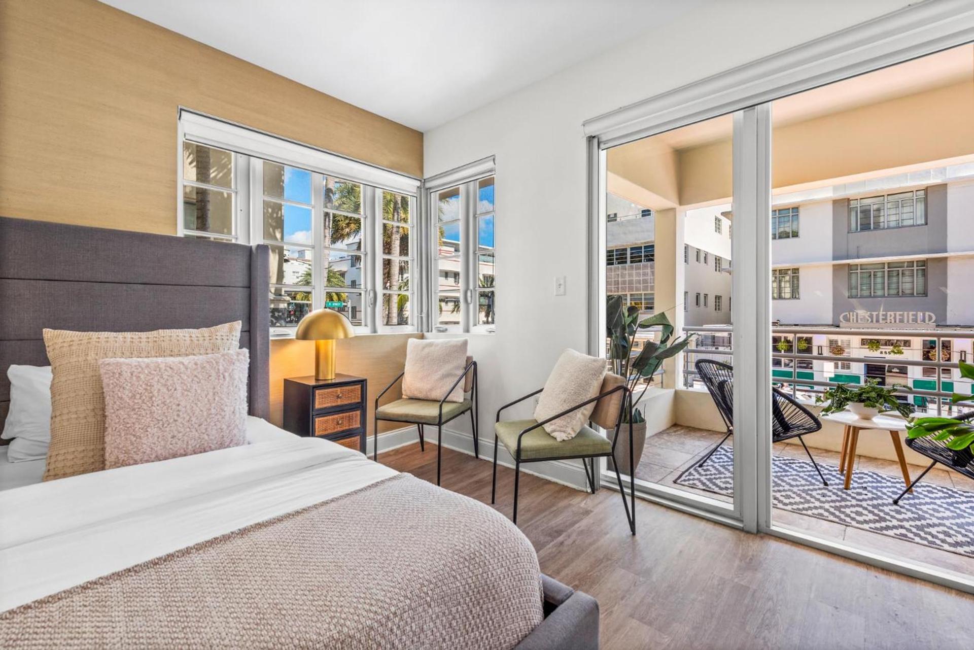 Luxuri Suites photo 41