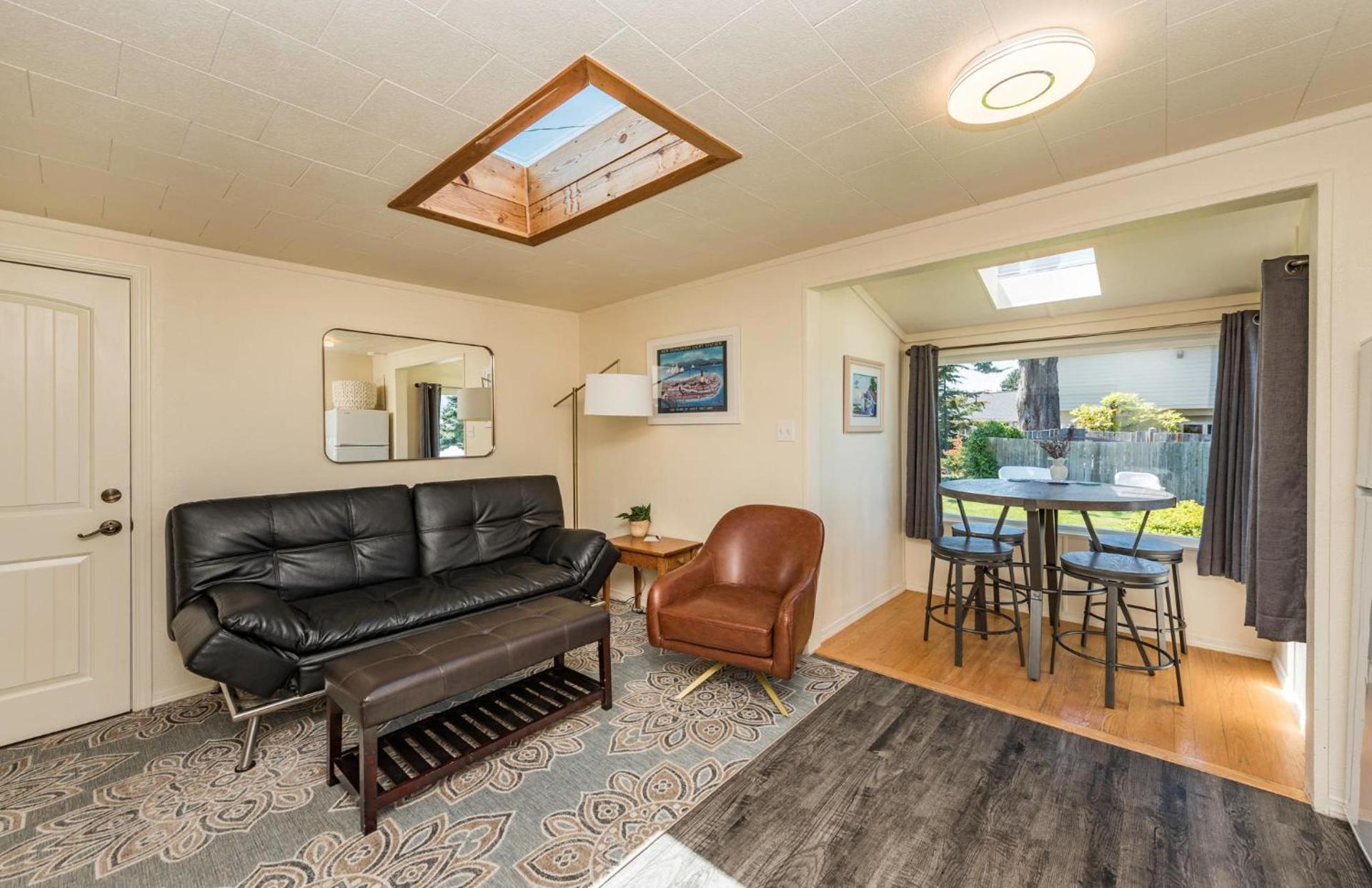 Juan de Fuca Waterfront Hotel & Cottages photo 92