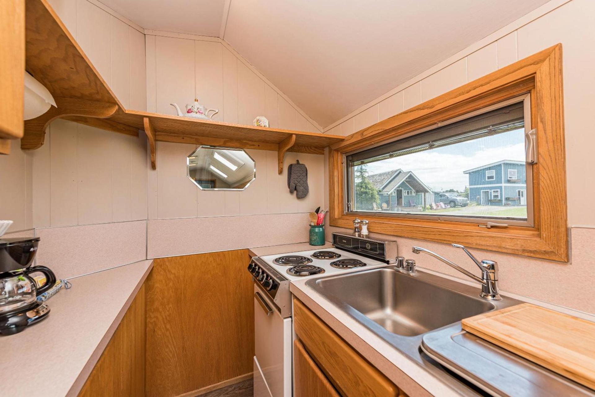 Juan de Fuca Waterfront Hotel & Cottages photo 27
