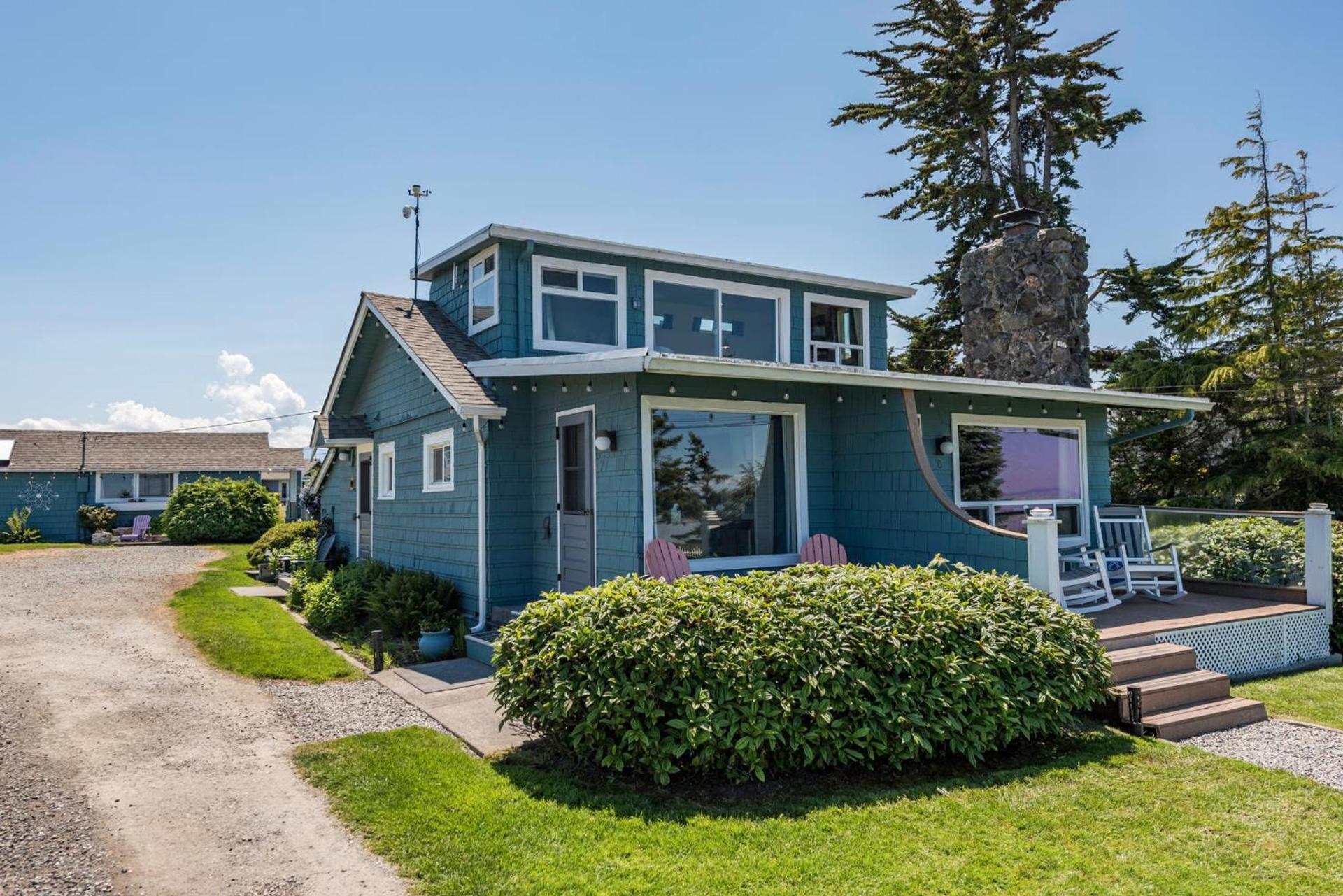 Juan de Fuca Waterfront Hotel & Cottages photo 11