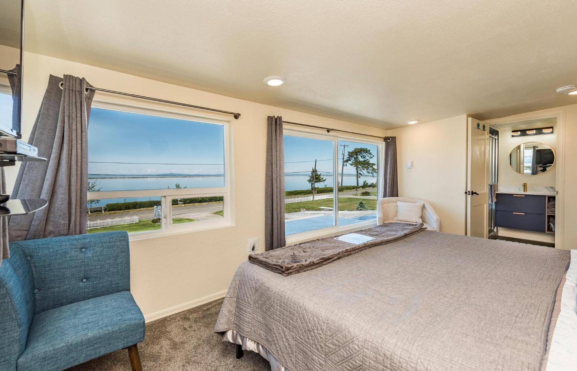 Juan de Fuca Waterfront Hotel & Cottages photo 18