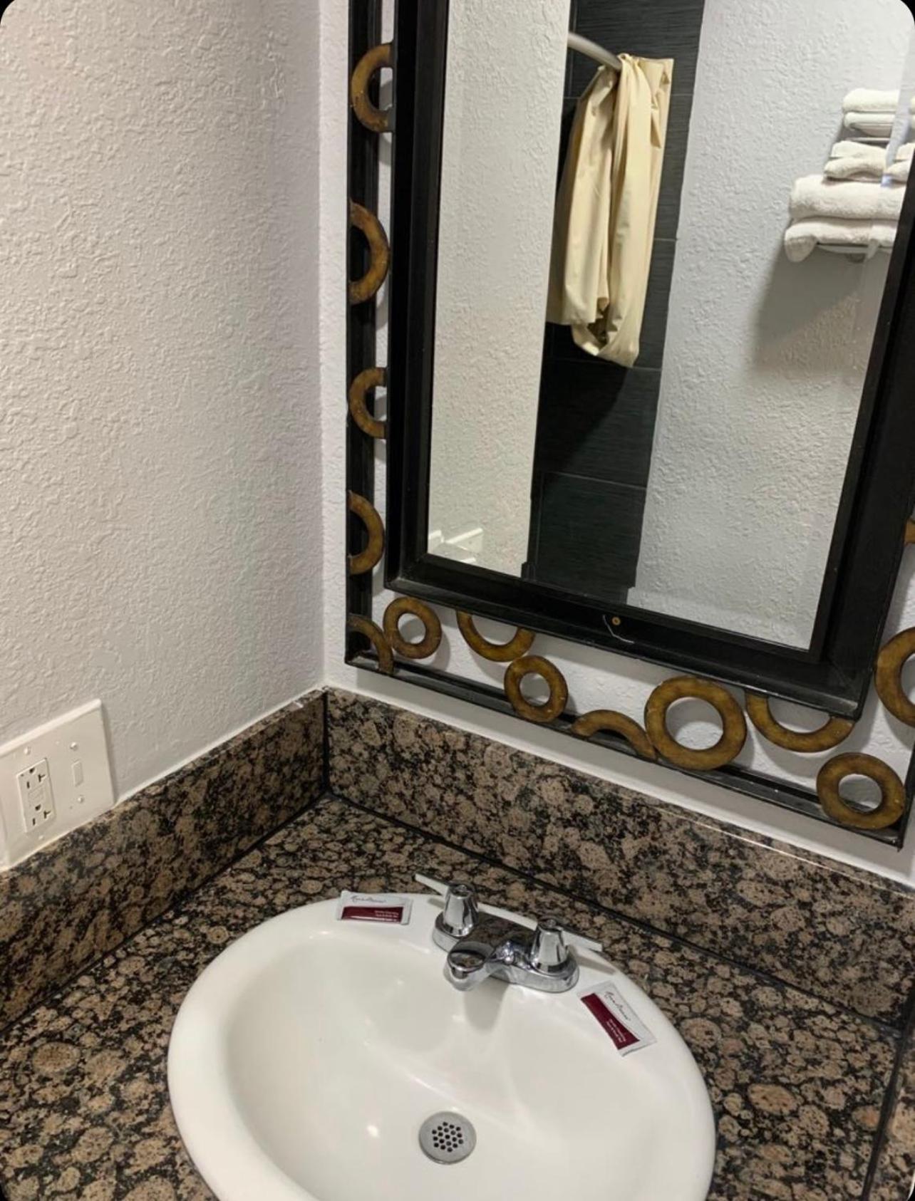 Hi Rise Motel photo 5