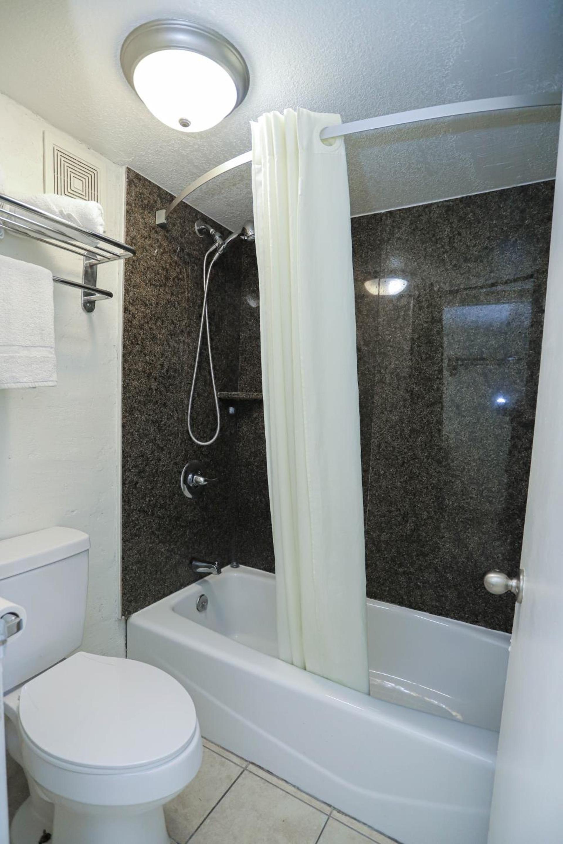 Express Inn photo 29