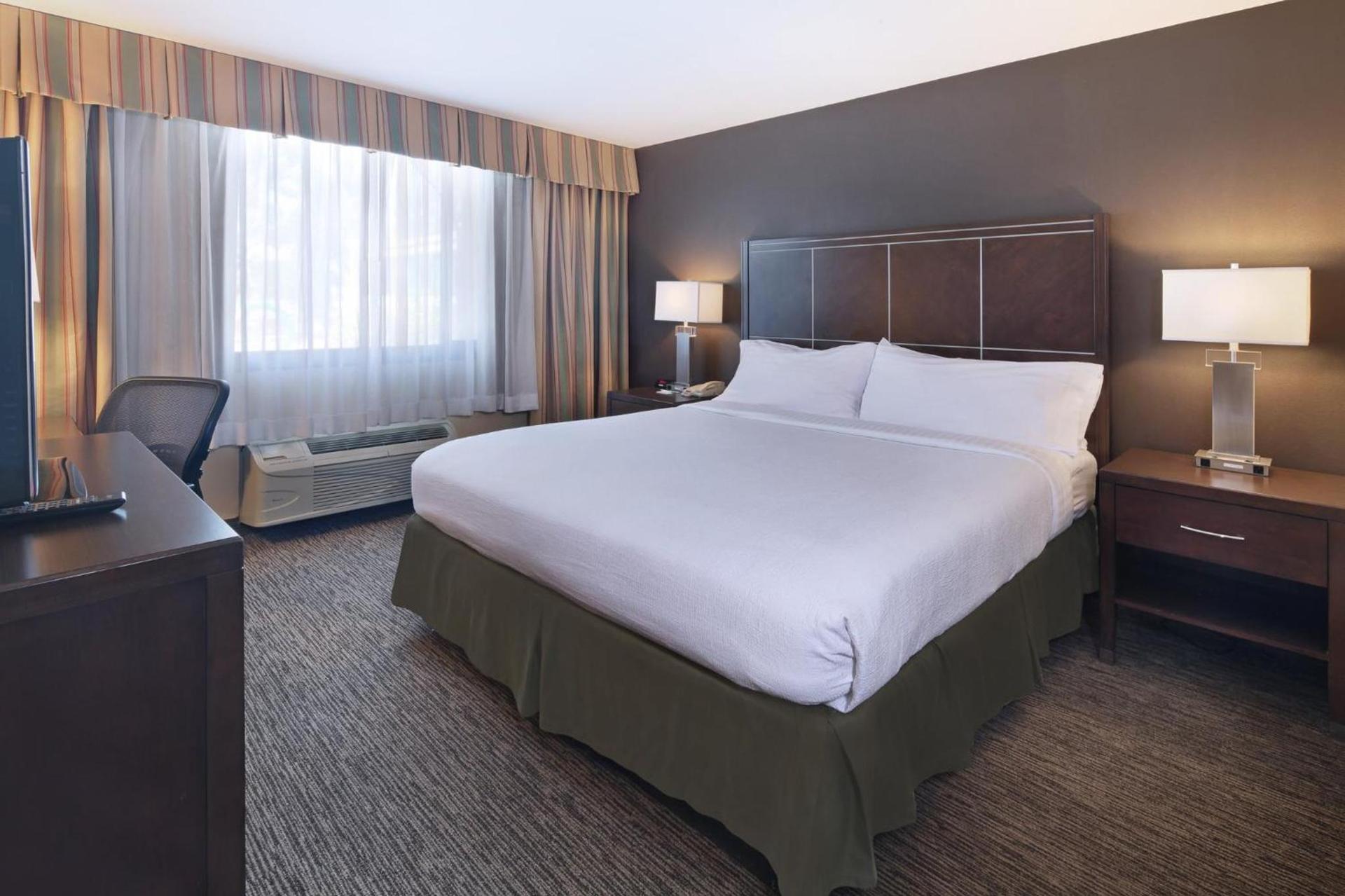 Holiday Inn Hotel & Suites Anaheim by IHG photo 35