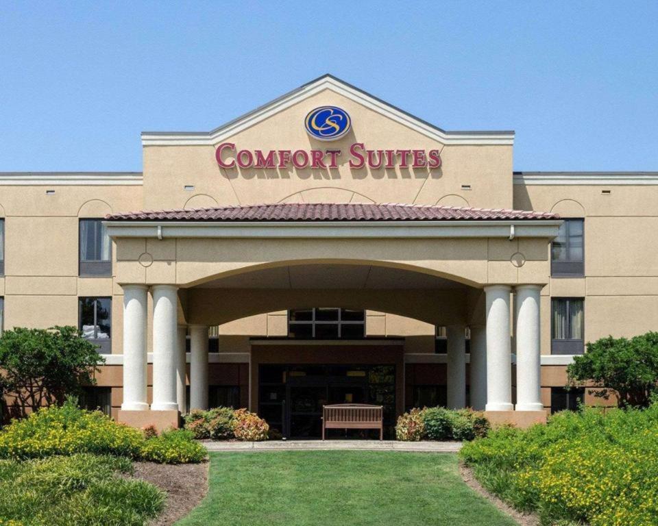 Comfort Suites photo 1
