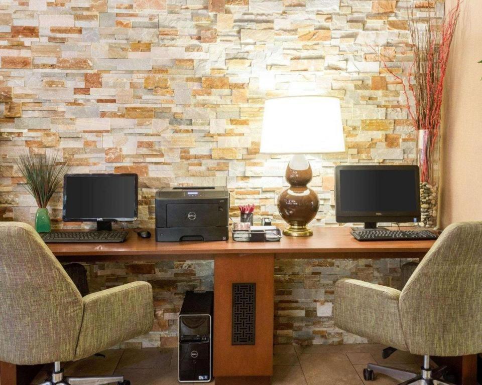 Comfort Suites photo 14