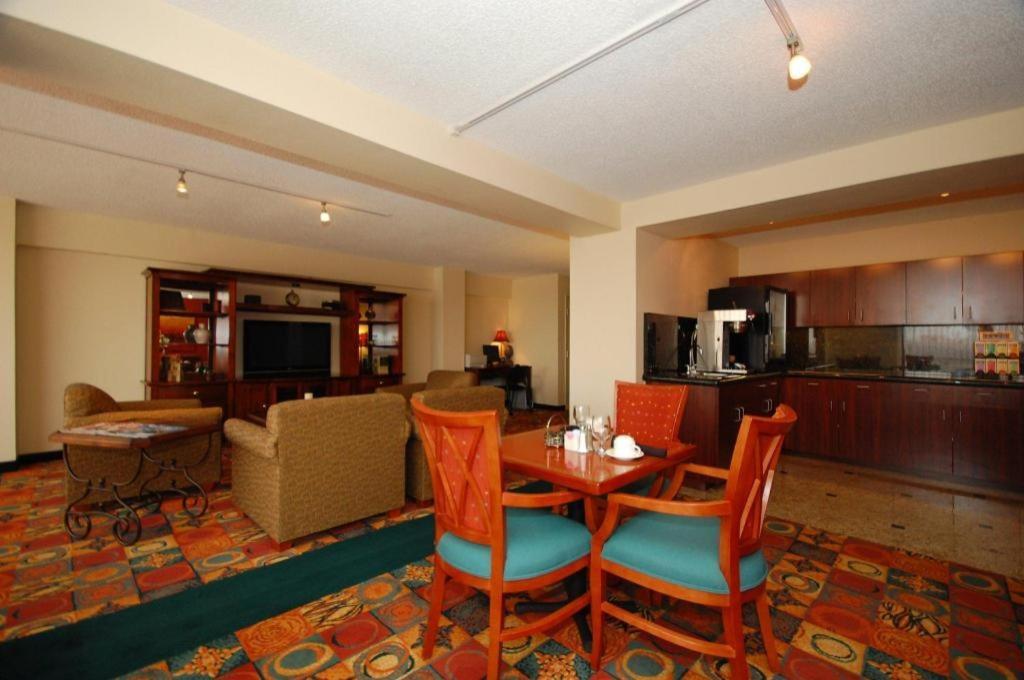 Radisson Hotel Austin - University photo 3