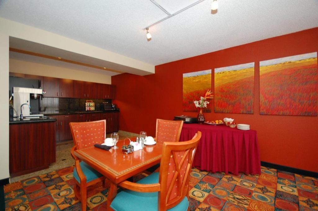 Radisson Hotel Austin - University photo 7
