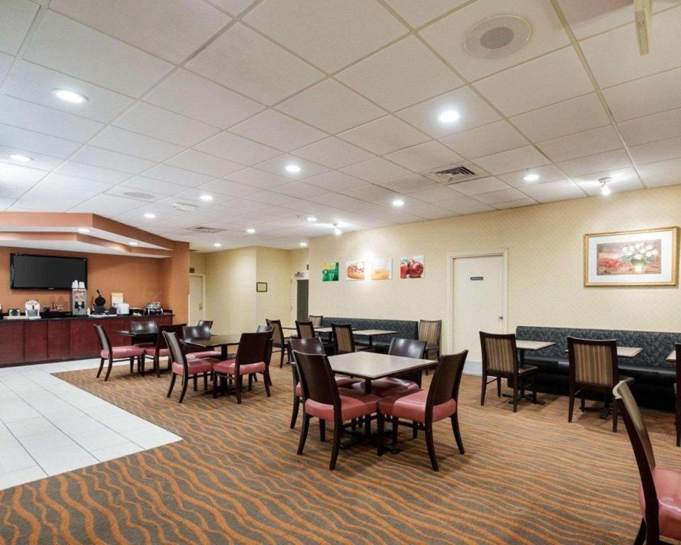 Quality Inn photo 10