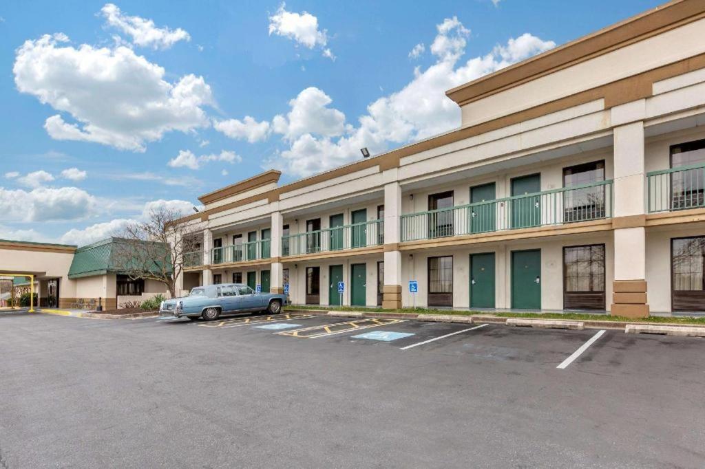 Quality Inn photo 7