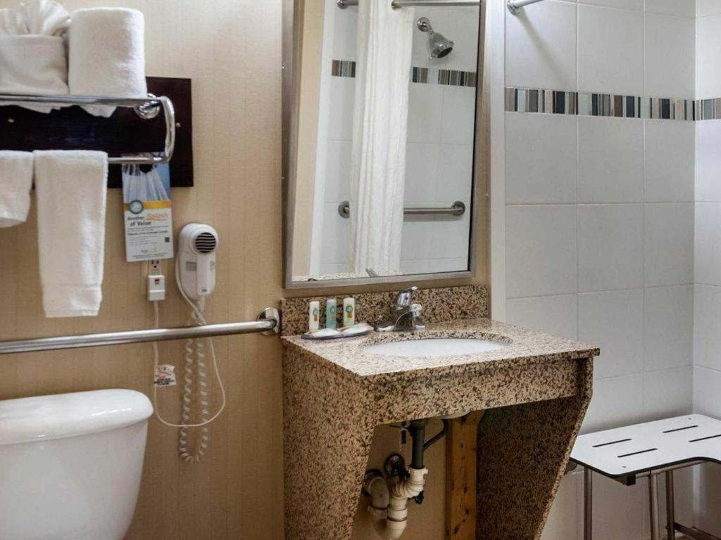 Quality Inn photo 16